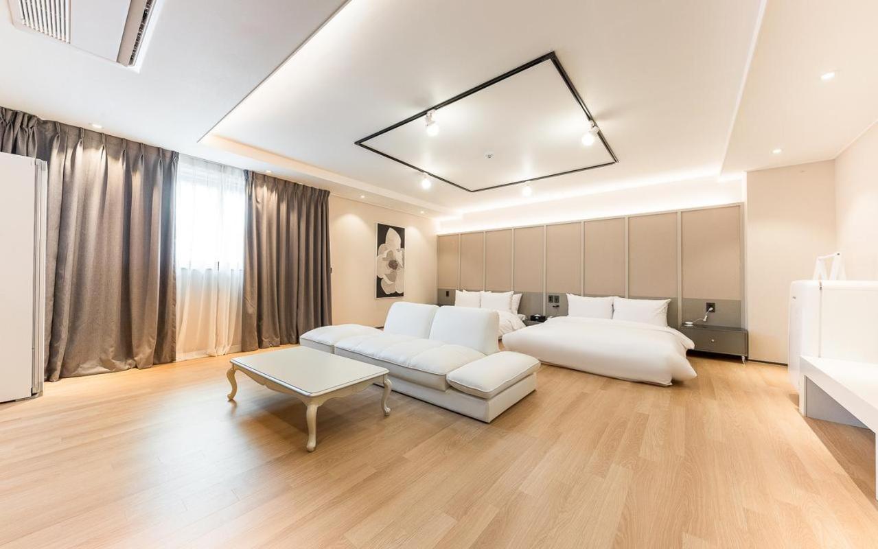 Superior Queen Room with Two Queen Beds photo 1