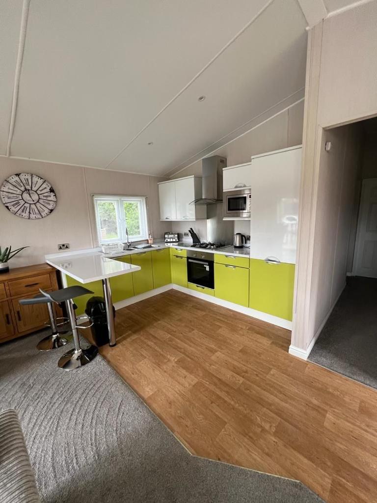 Mobile Home photo 3