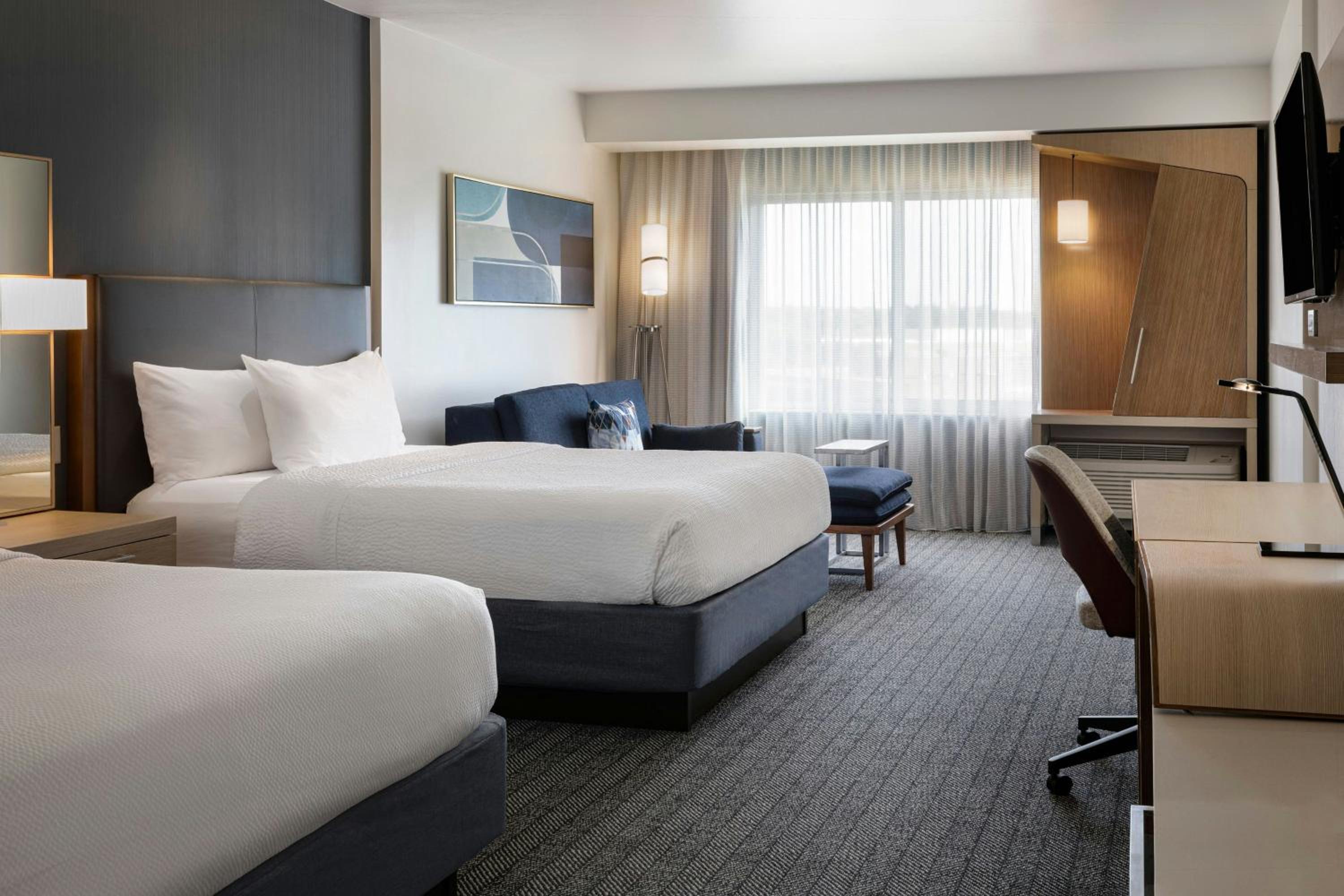Queen Room with Two Queen Beds, Bathtub and Sofa Bed - Mobility Access/Hearing Accessible