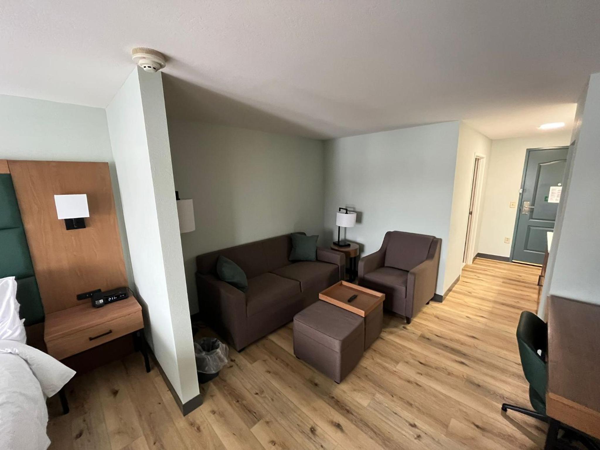 King Room - Non-Smoking - Photo 13