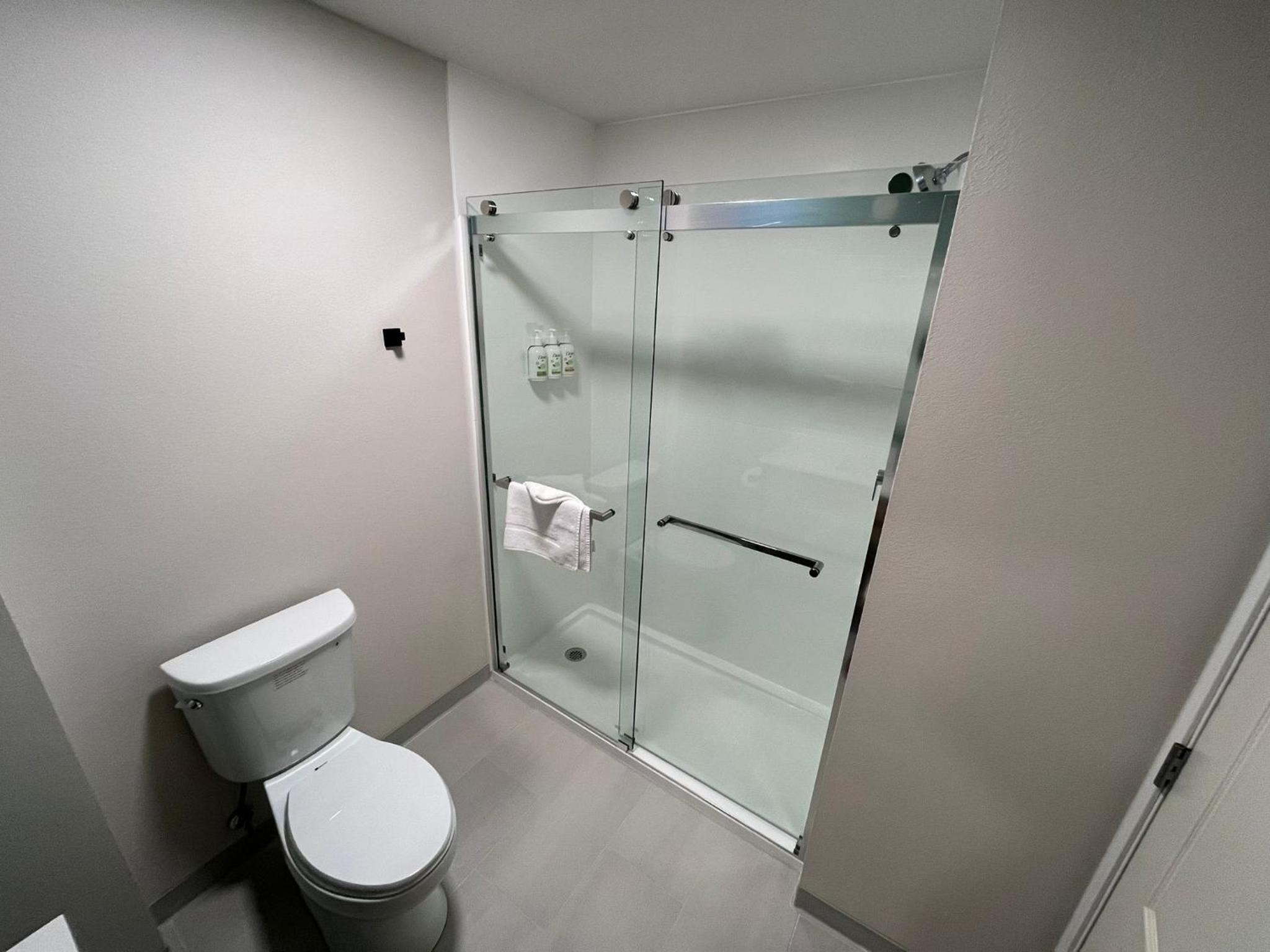 King Room - Non-Smoking - Photo 3