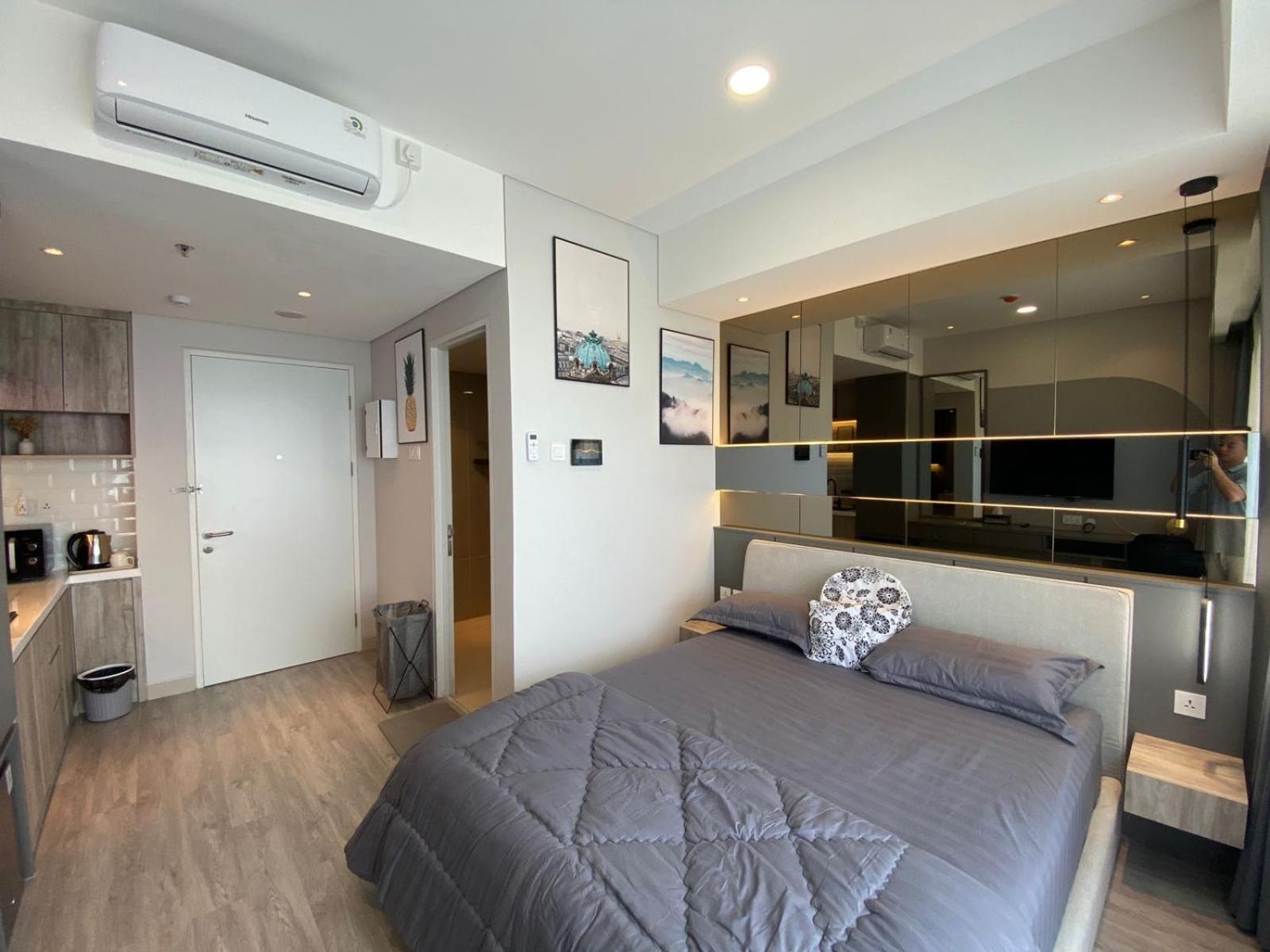 One-Bedroom Apartment photo 1