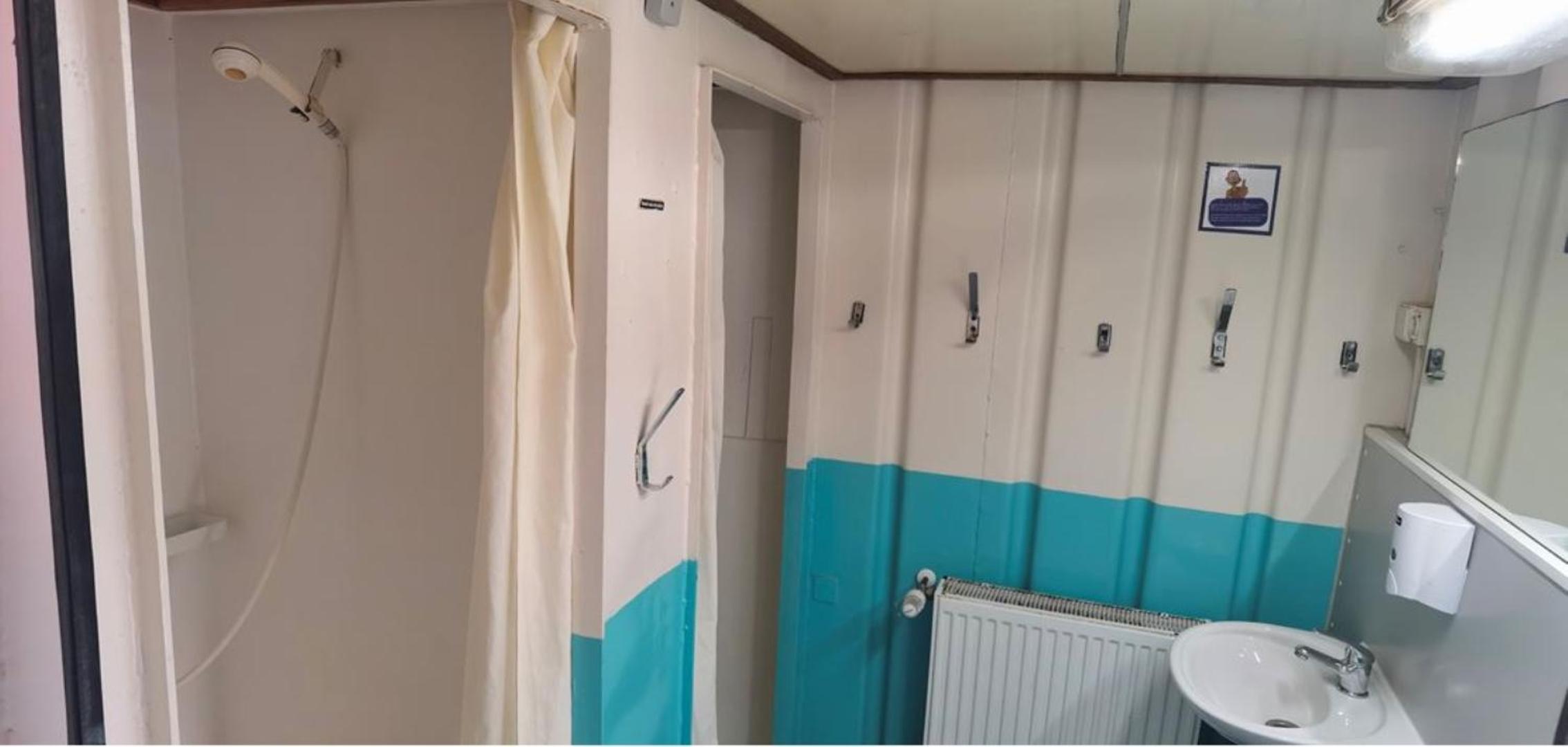 Shipotel Western - Triple Cabin with Shared Bathroom photo 2