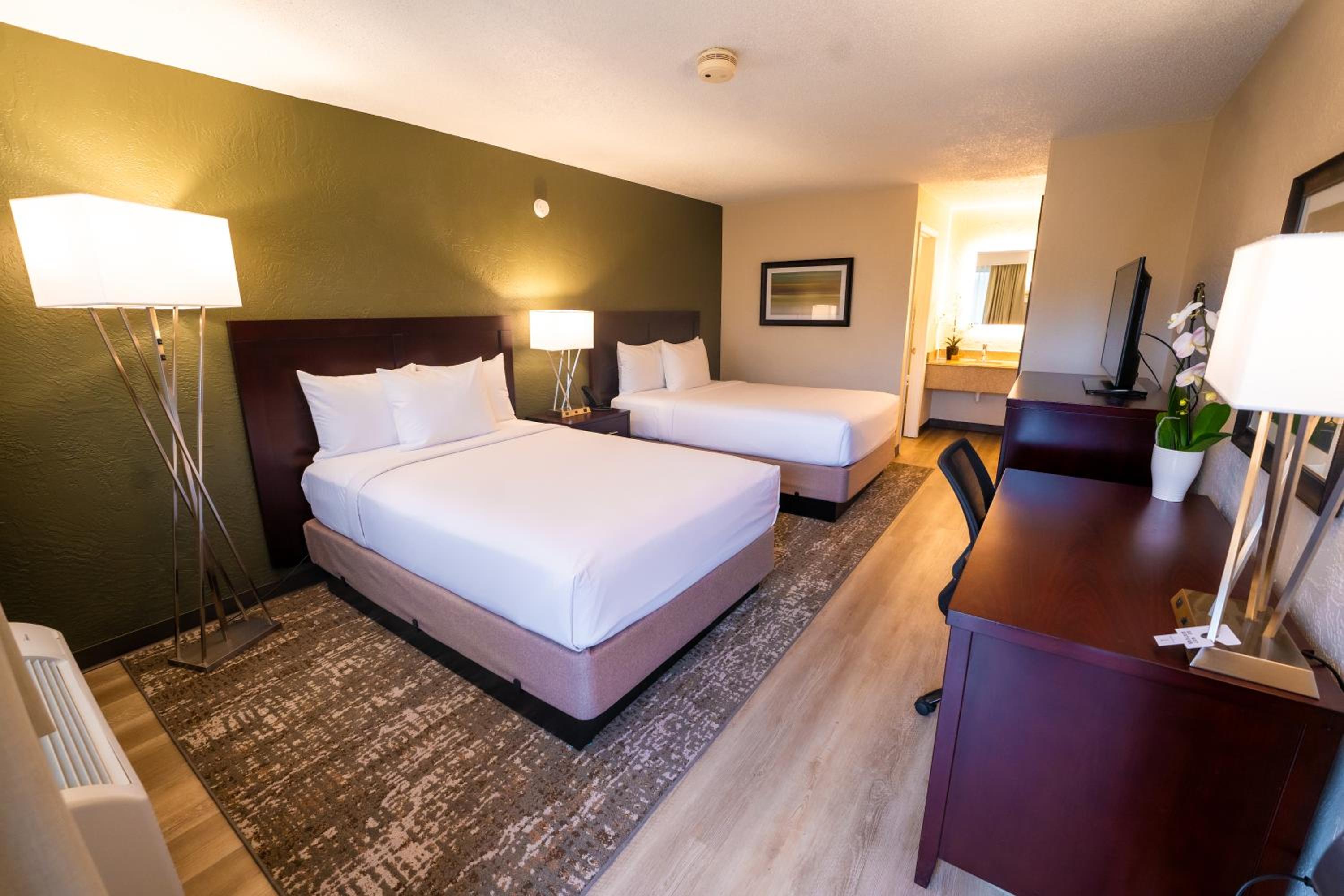 Cozy Double Room with Two Double Beds - Non-Smoking