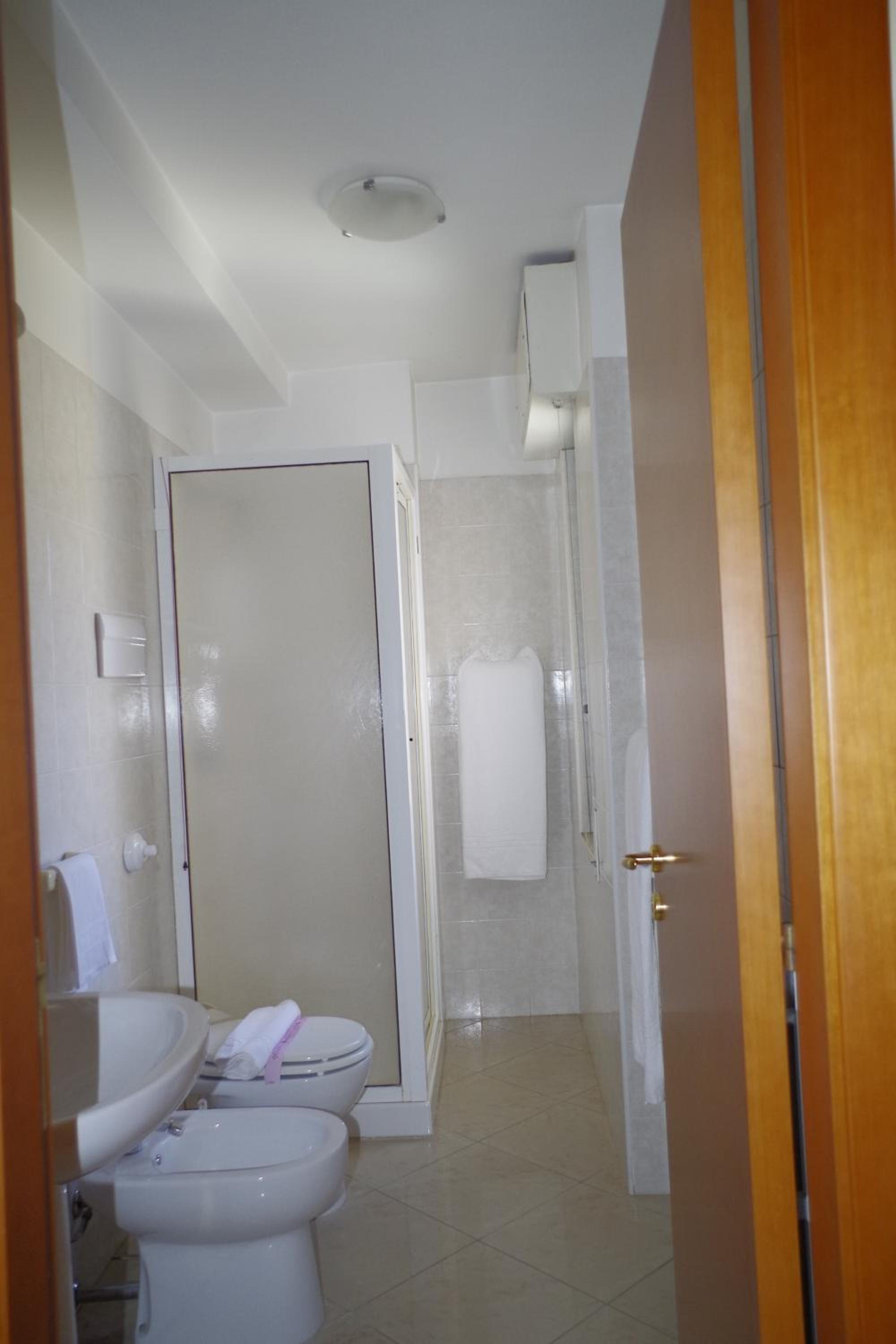 Economy Double or Twin Room photo 3
