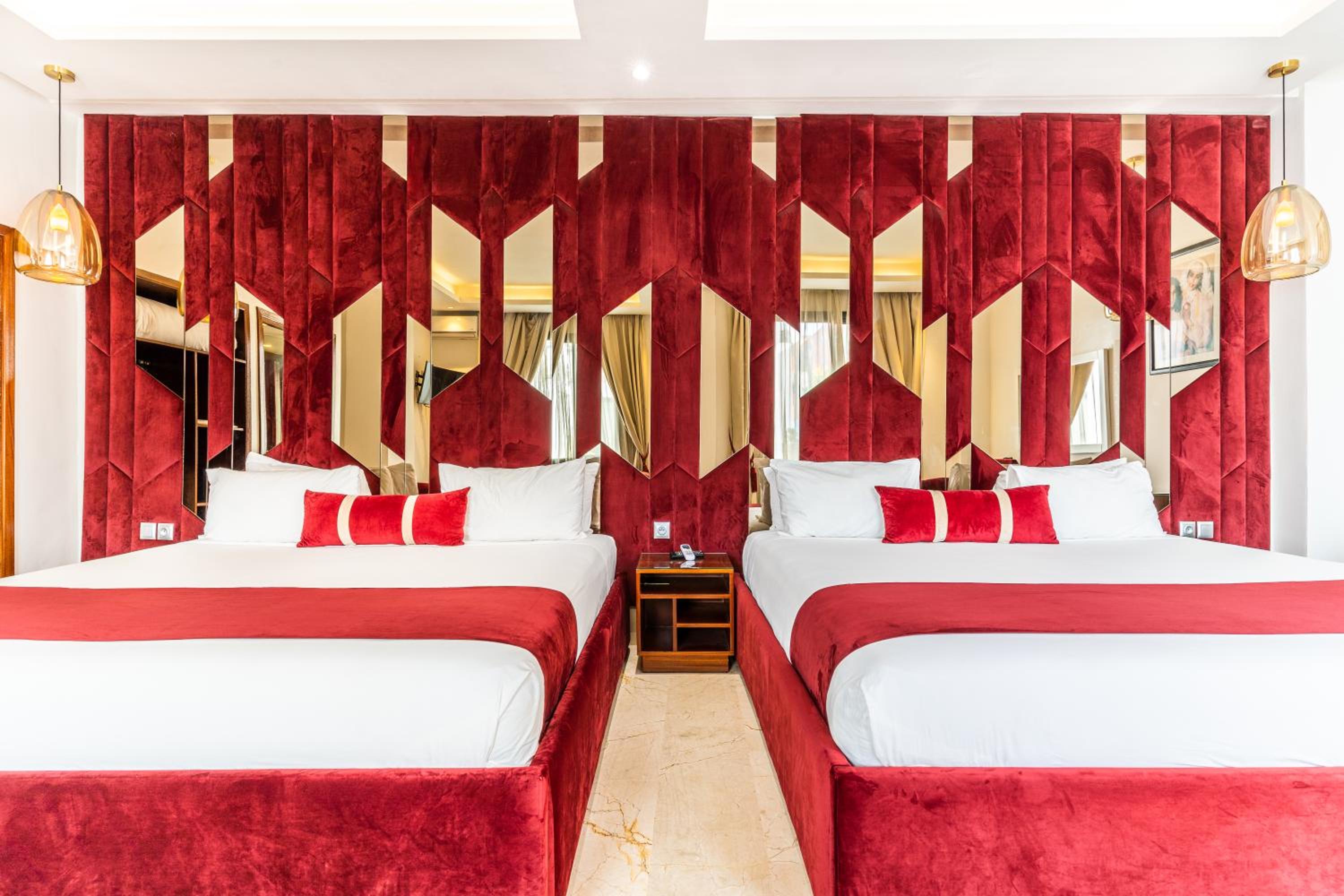 Deluxe Family Suite - Photo 2