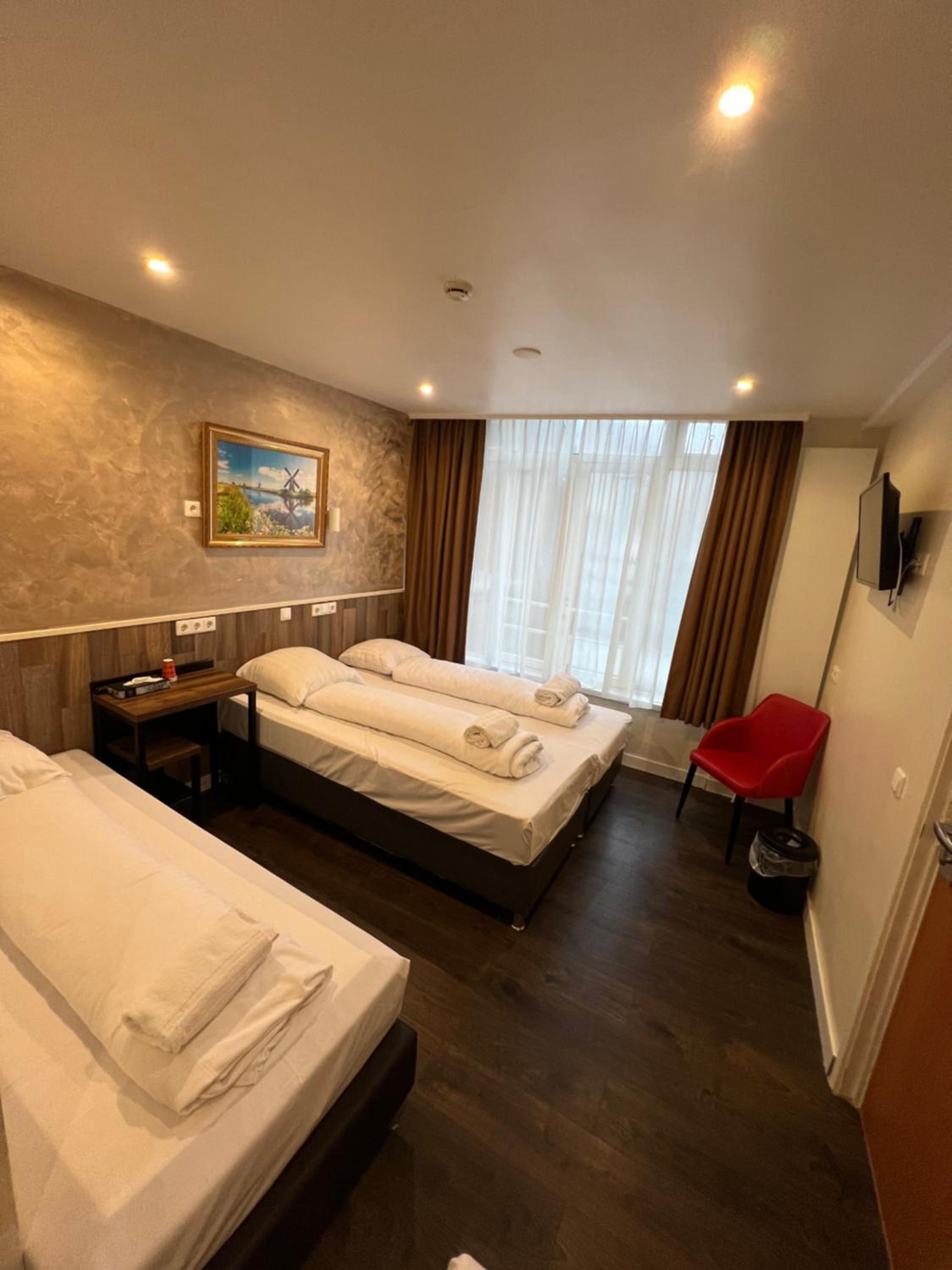 Triple Room with Private Bathroom photo 2