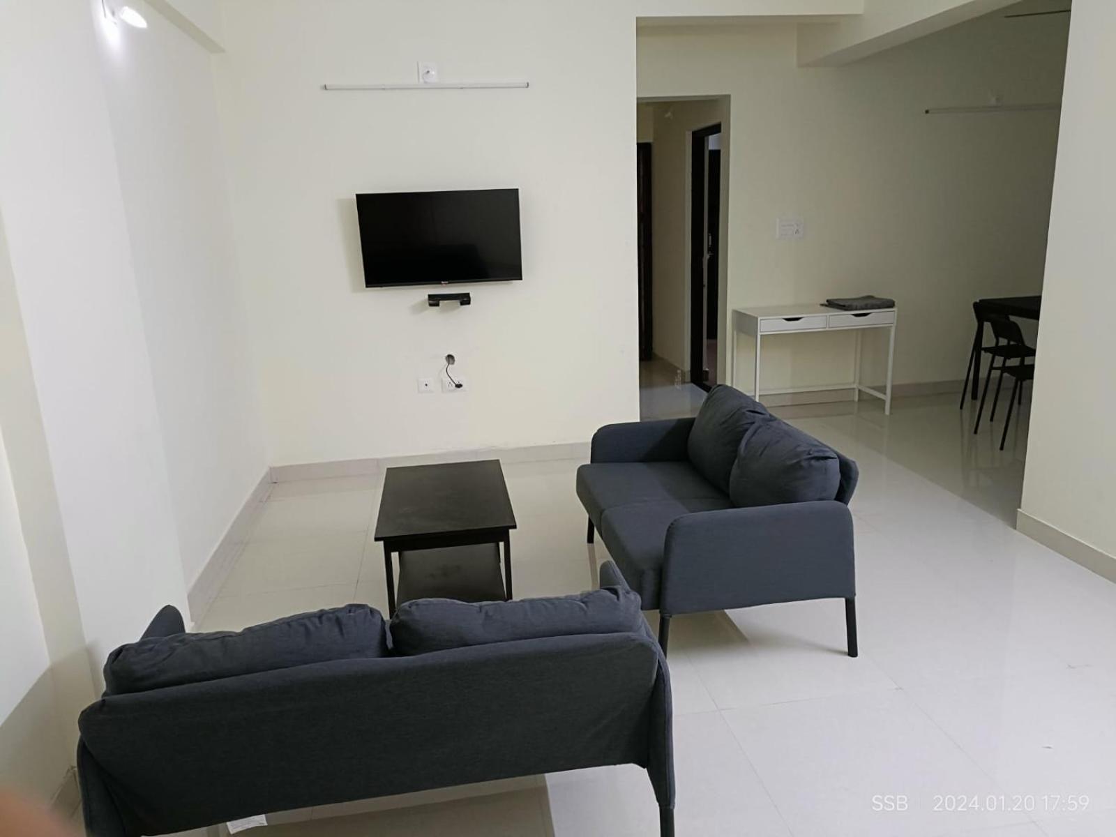 Apartment with Balcony photo 1