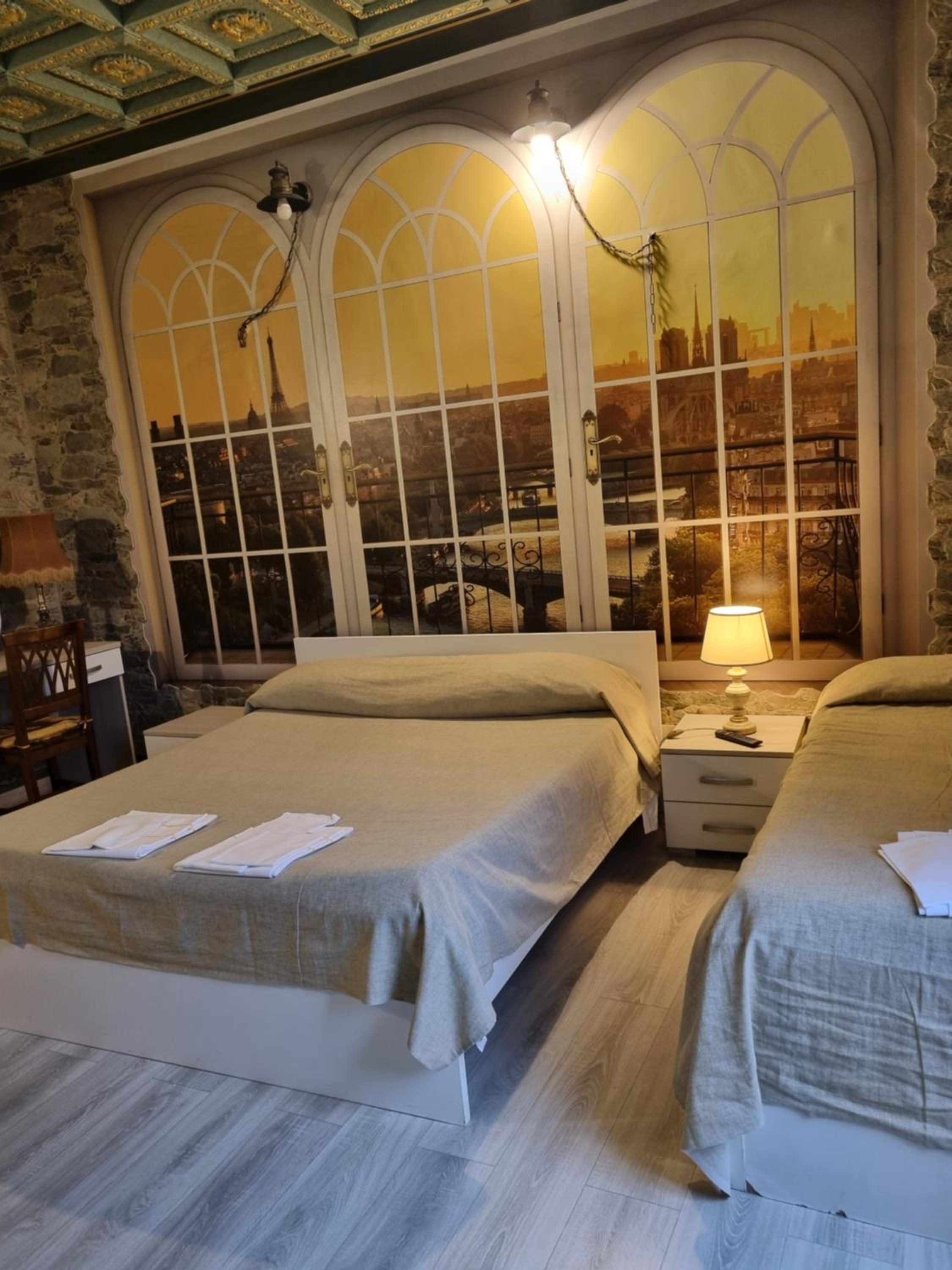 Quadruple Room with Private Bathroom - Photo 9