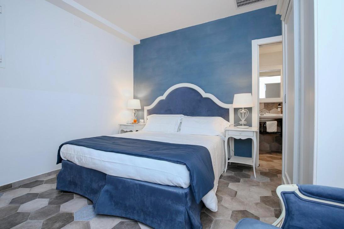 Double or Twin Room - Photo 5