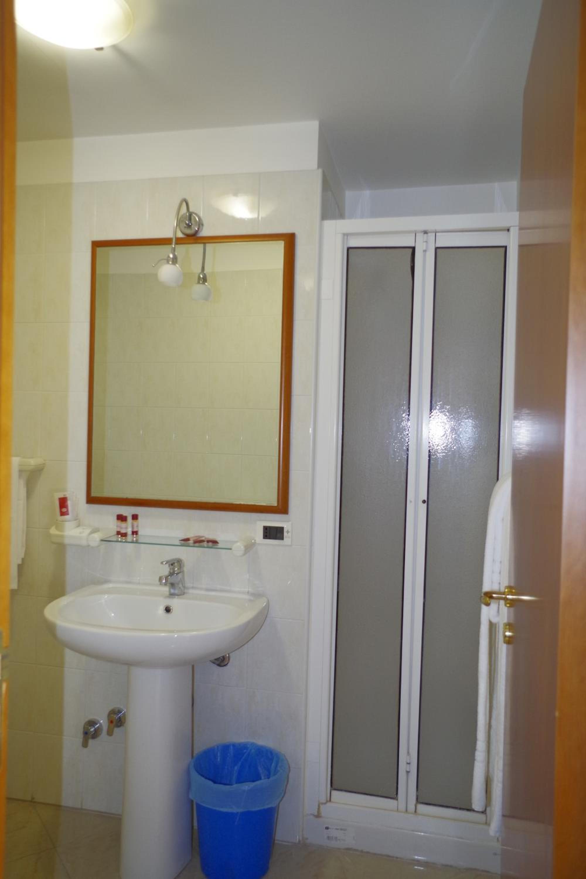 Economy Double or Twin Room photo 2