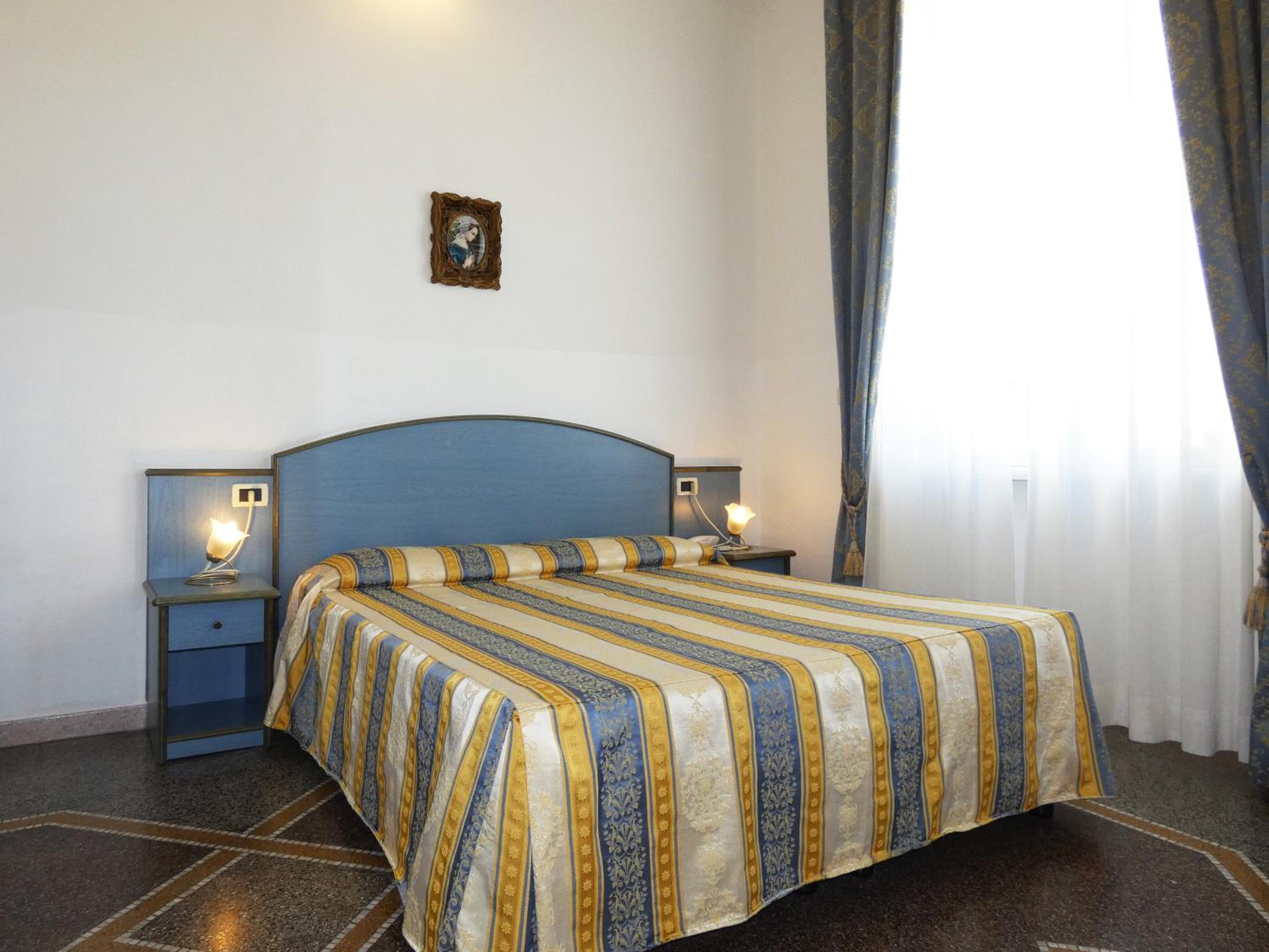 Double or Twin Room - Photo 4