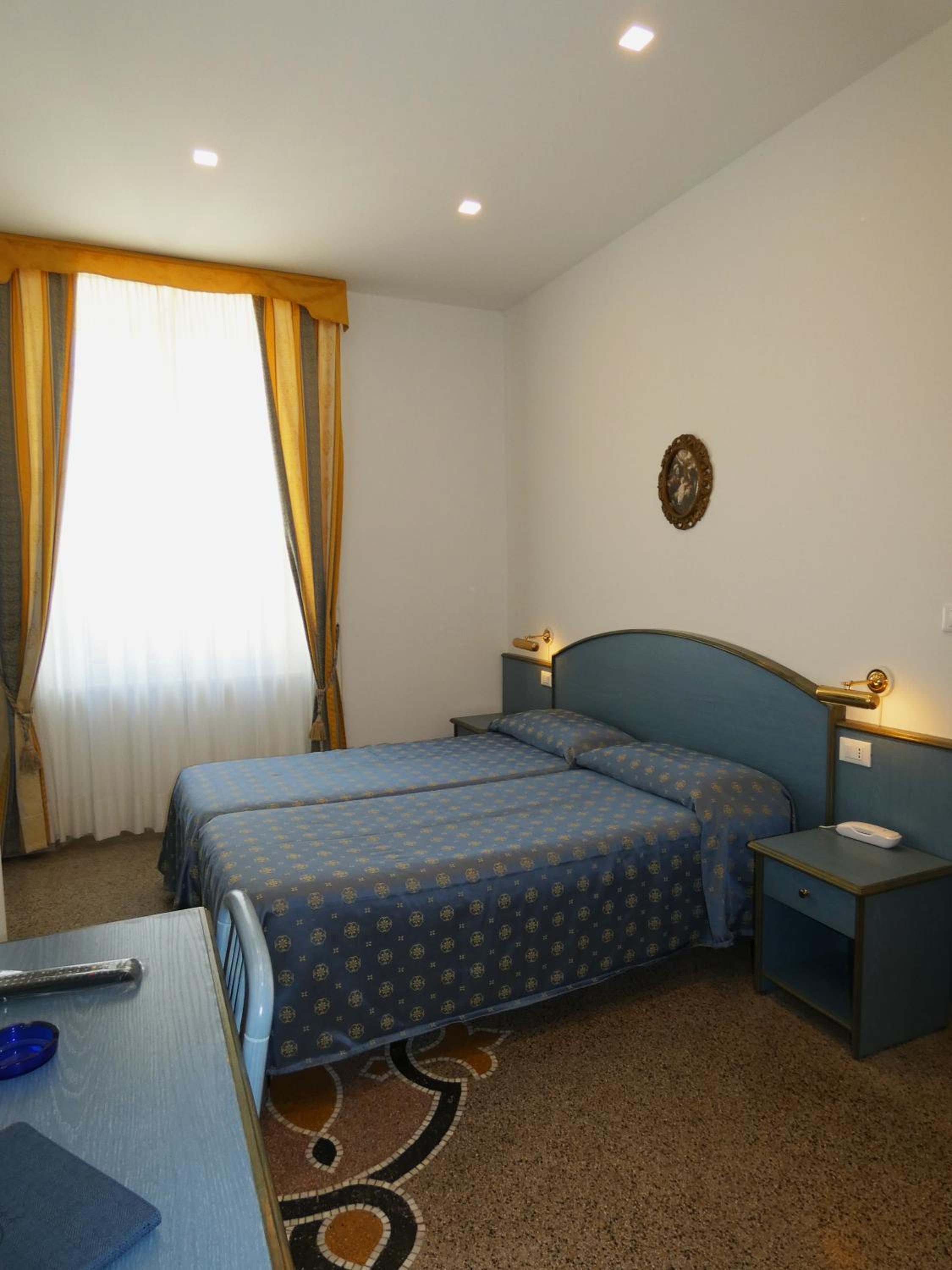 Double or Twin Room - Photo 2