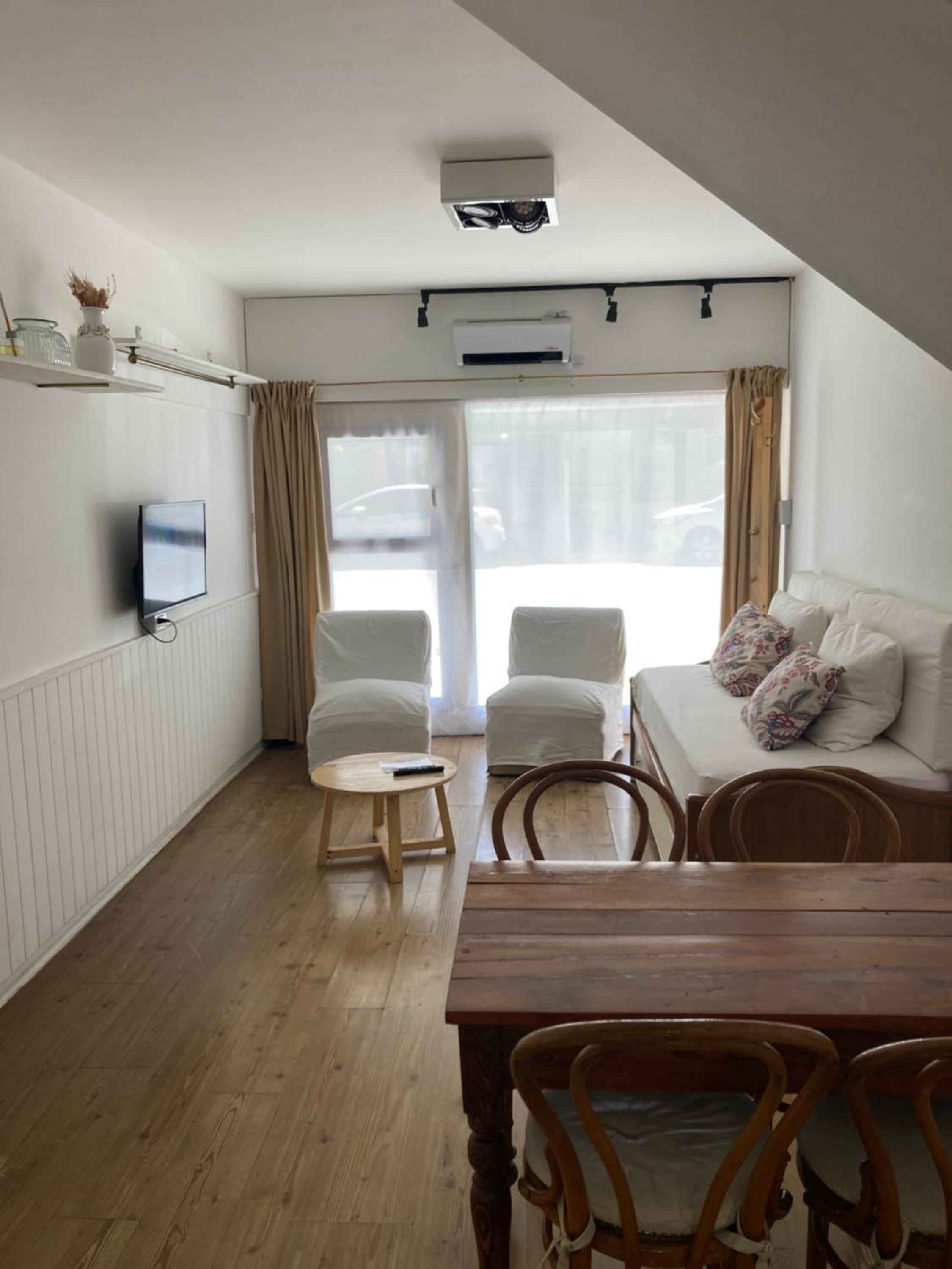 One-Bedroom Apartment photo 3
