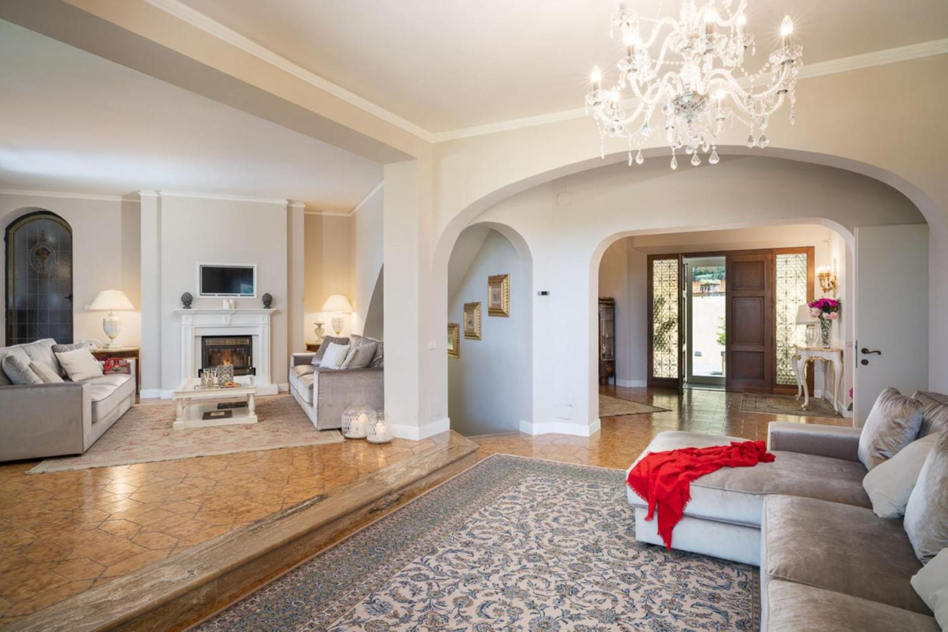 Villa photo 1