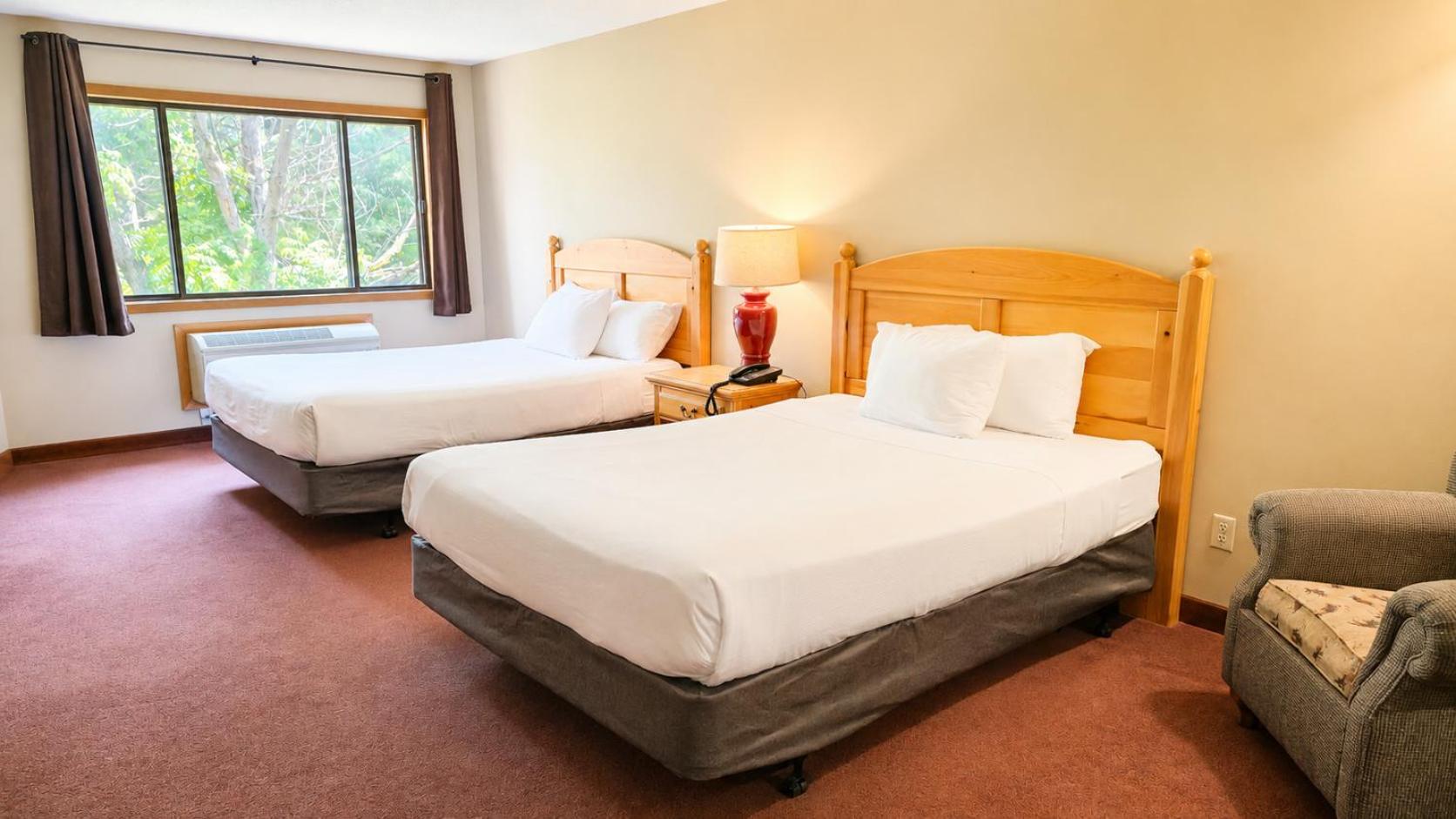 Deluxe Queen Suite