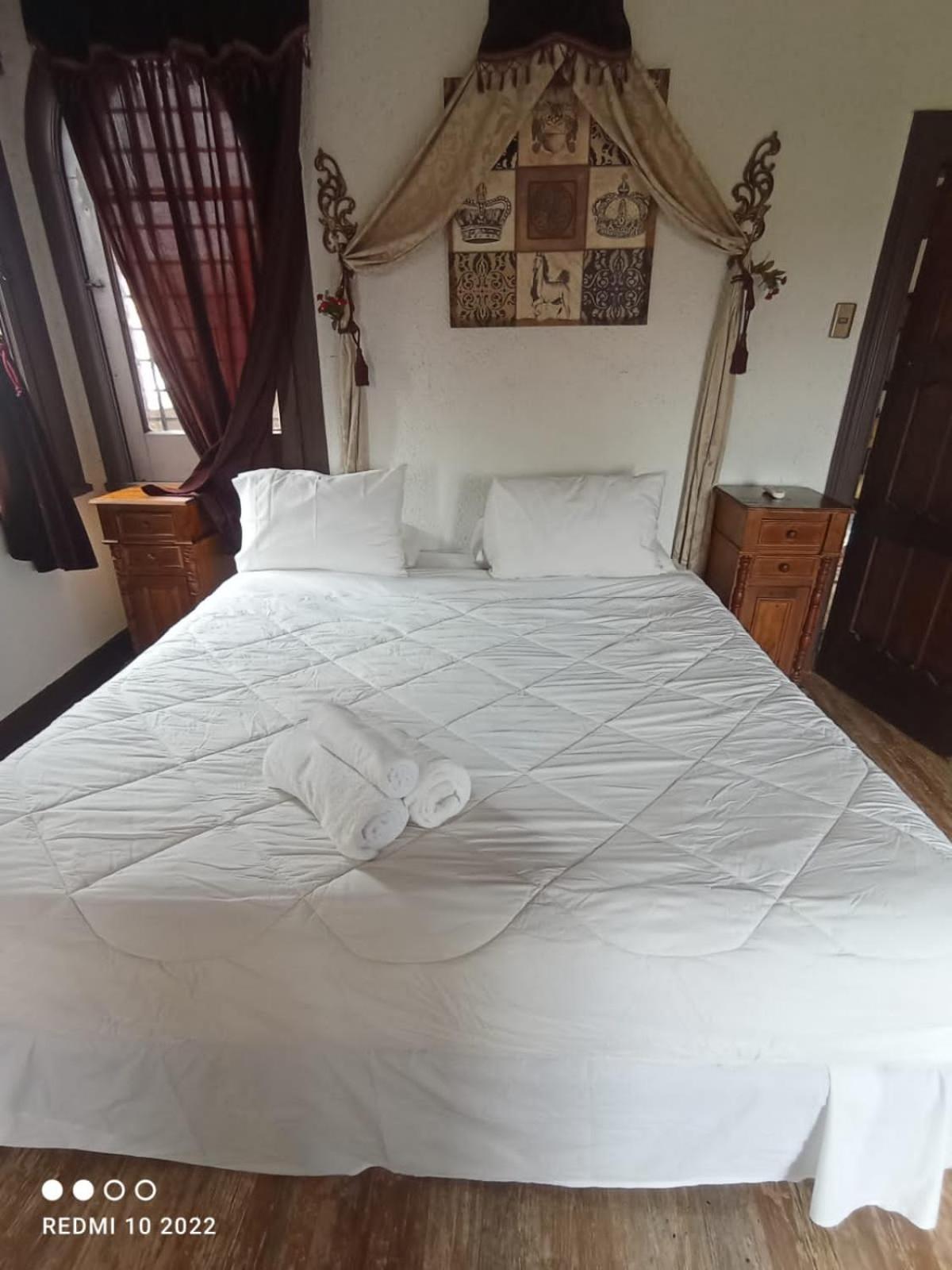 Deluxe Queen Suite