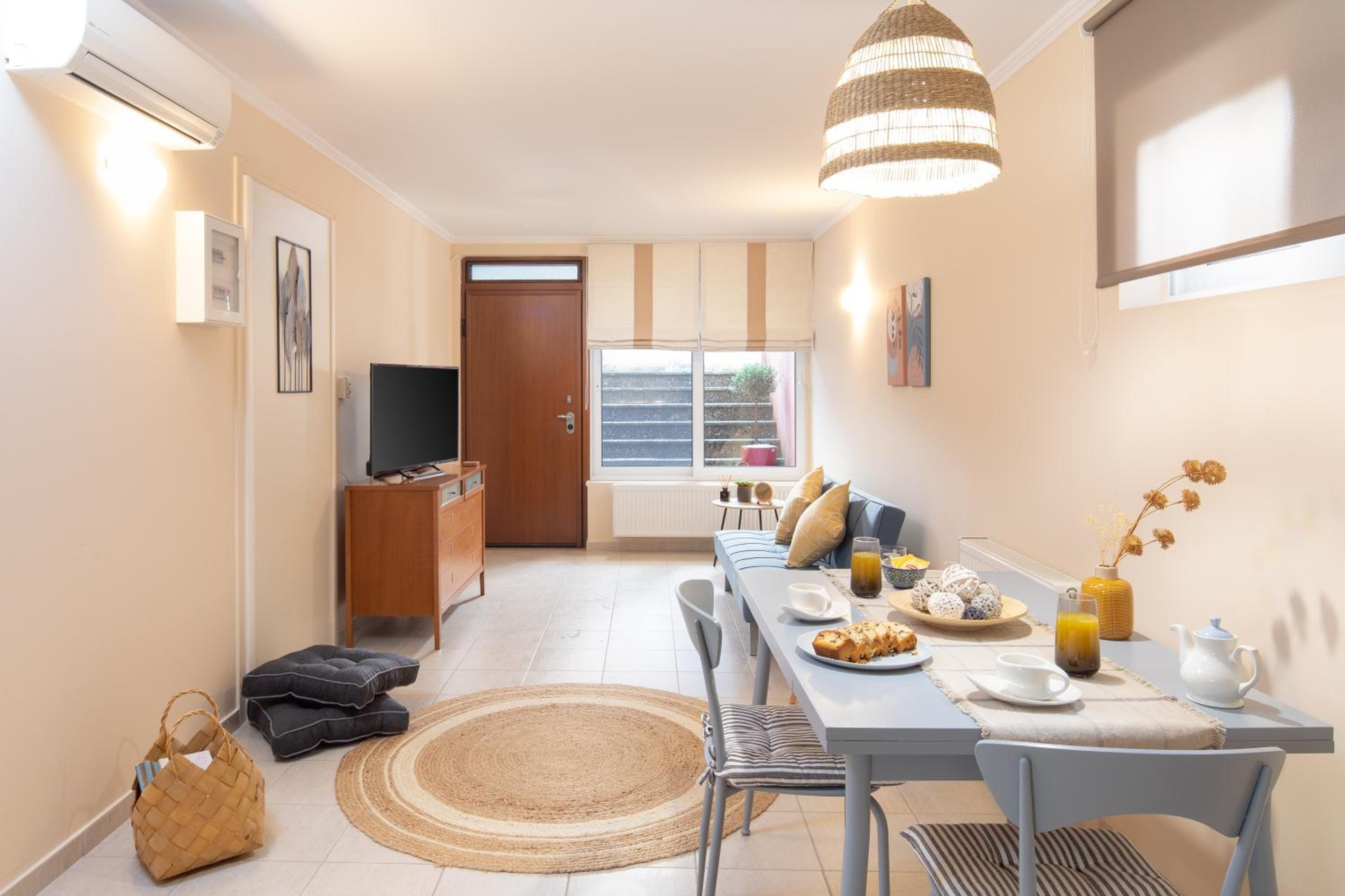 One-Bedroom Apartment - Photo 3