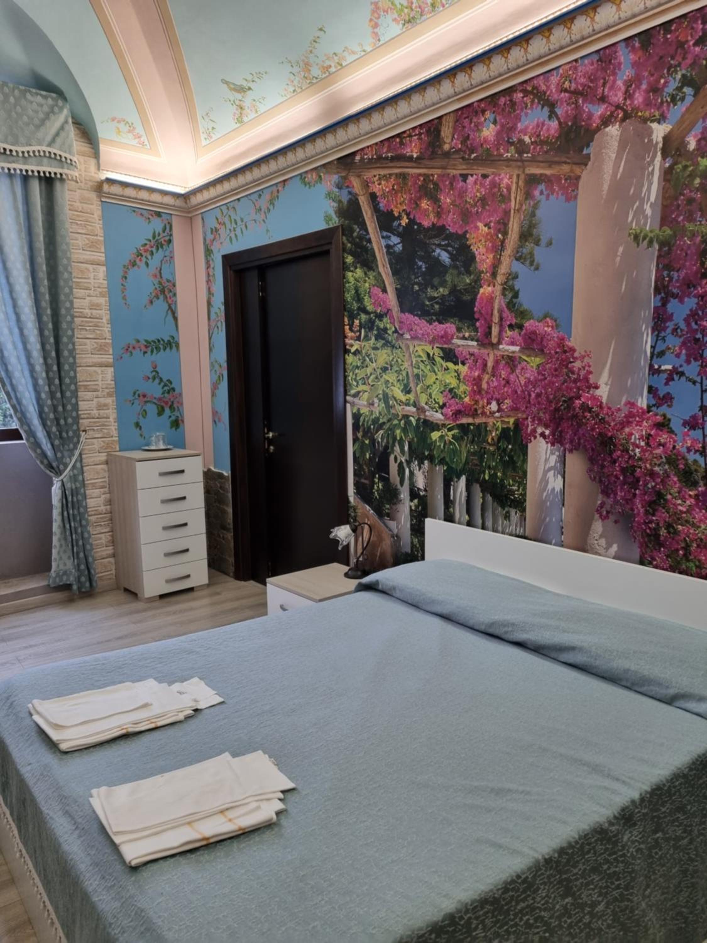 Quadruple Room with Private Bathroom - Photo 4
