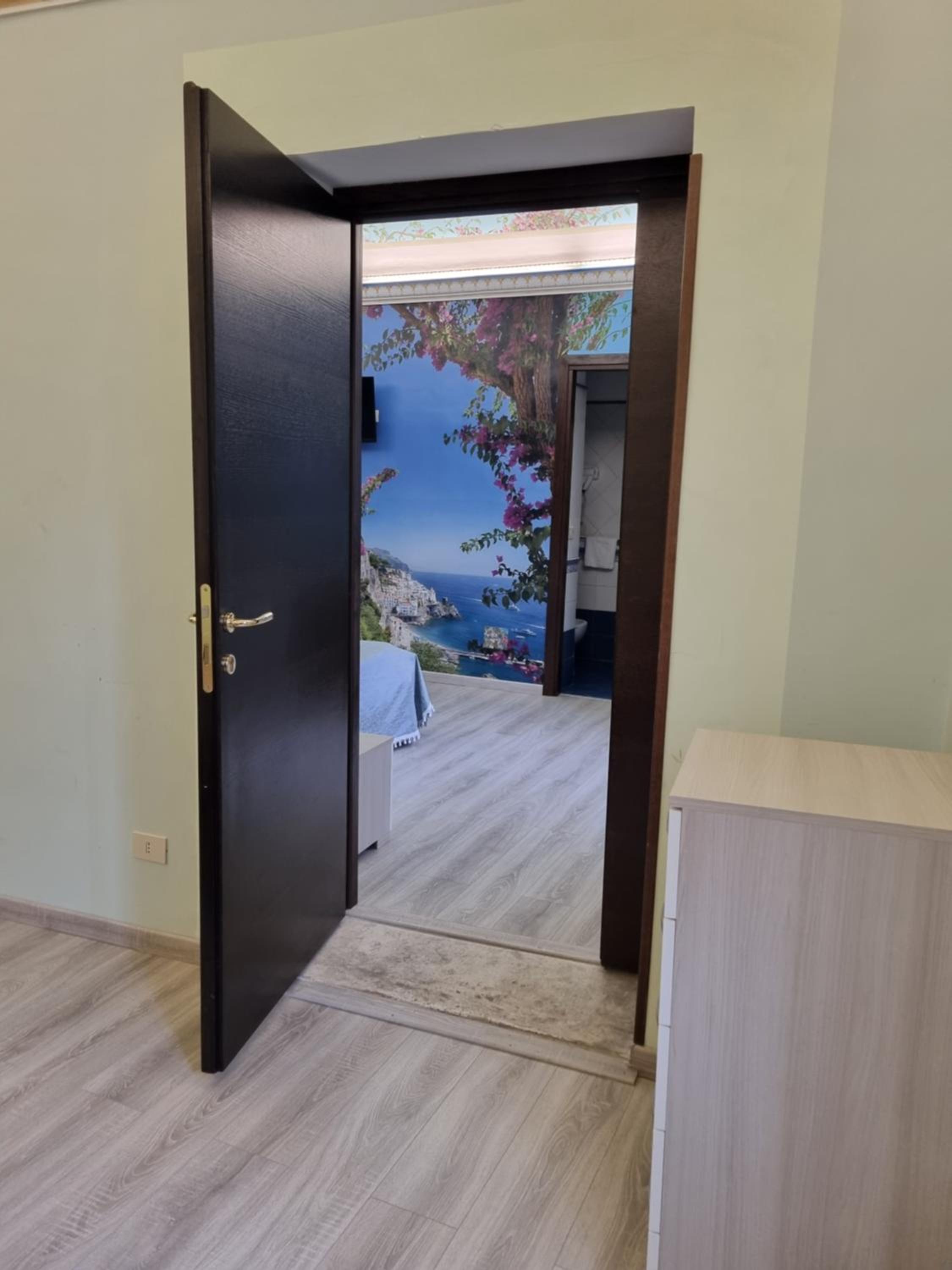 Quadruple Room with Private Bathroom - Photo 11