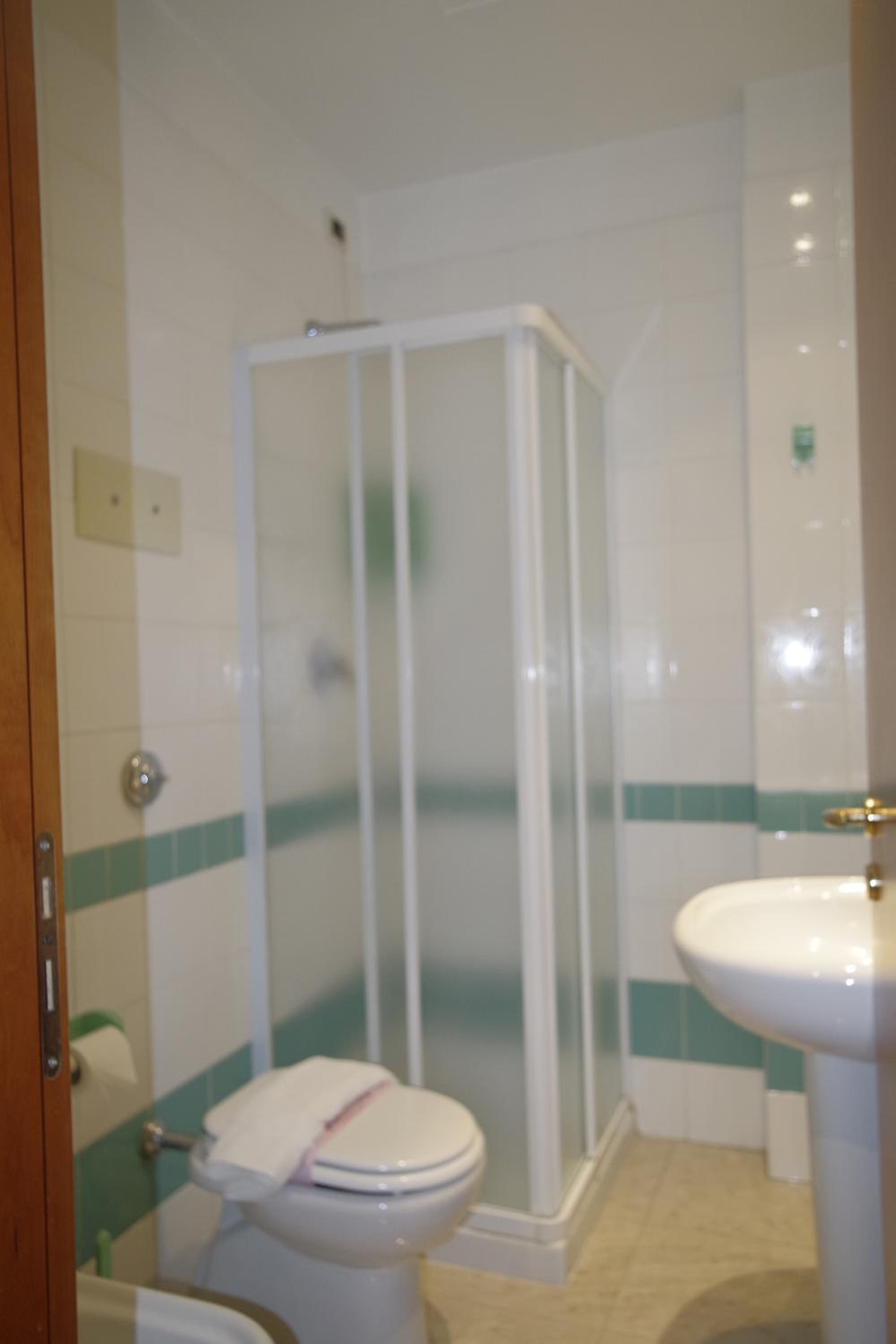 Small Single Room photo 2