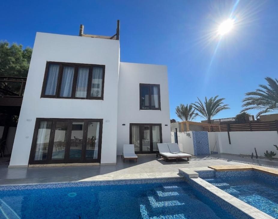 Villa photo 2