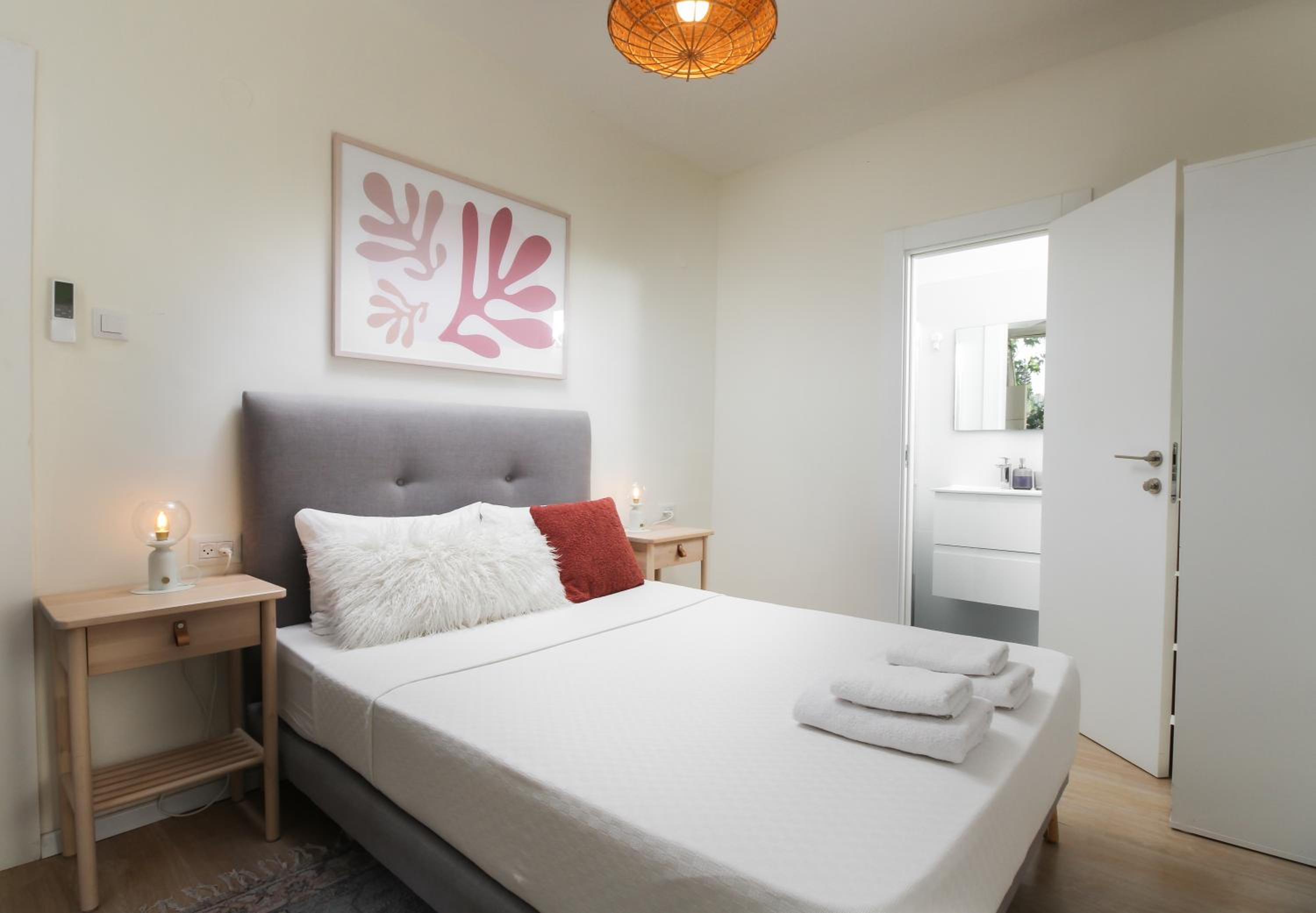 Double Room with Pool View - Photo 2
