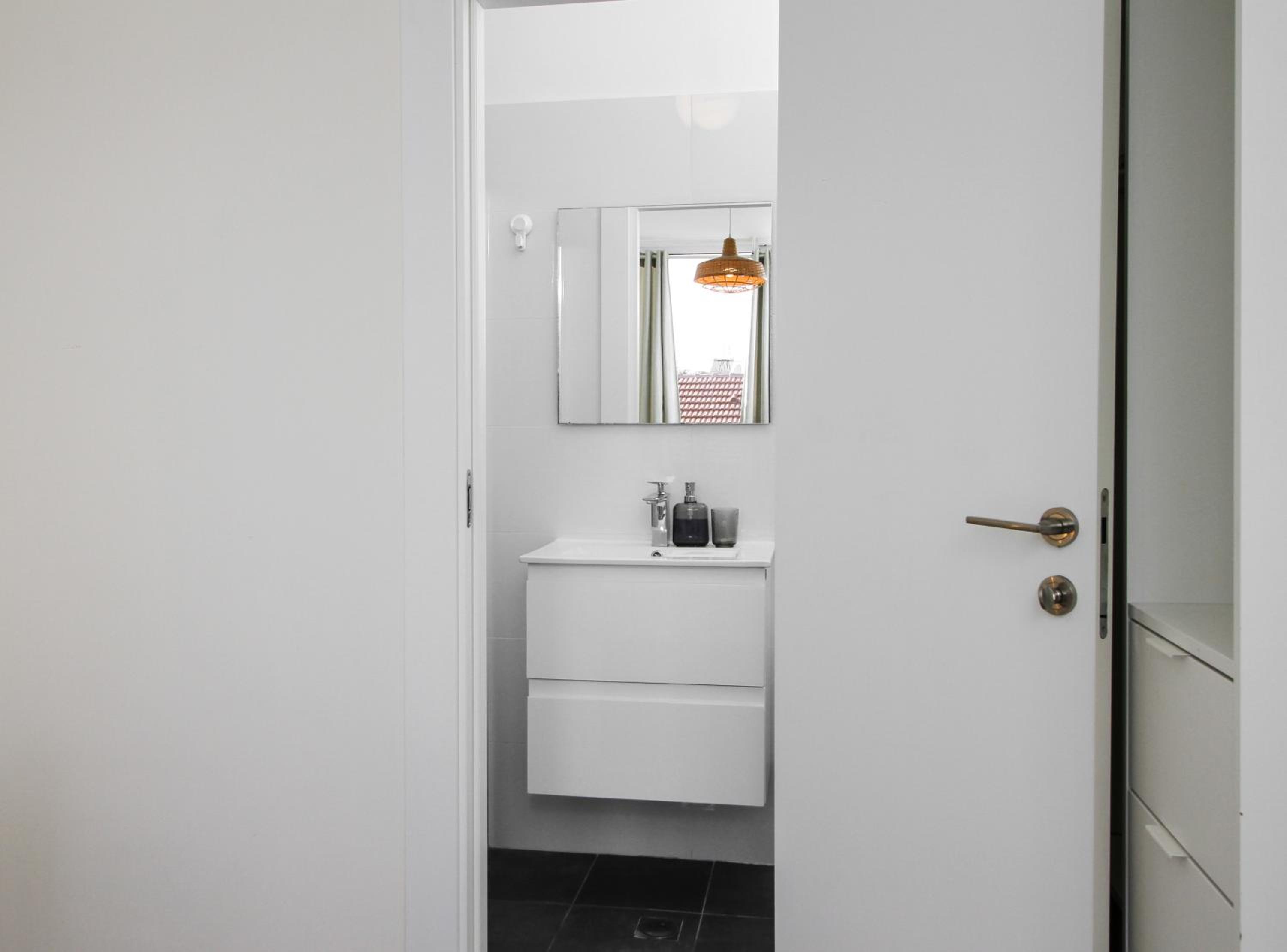 Double Room with Pool View - Photo 8