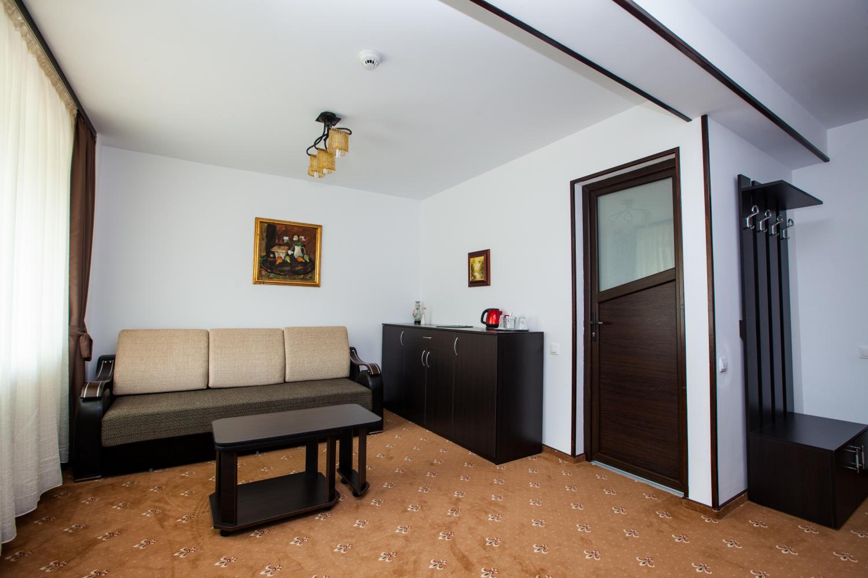 One-Bedroom Suite with Balcony