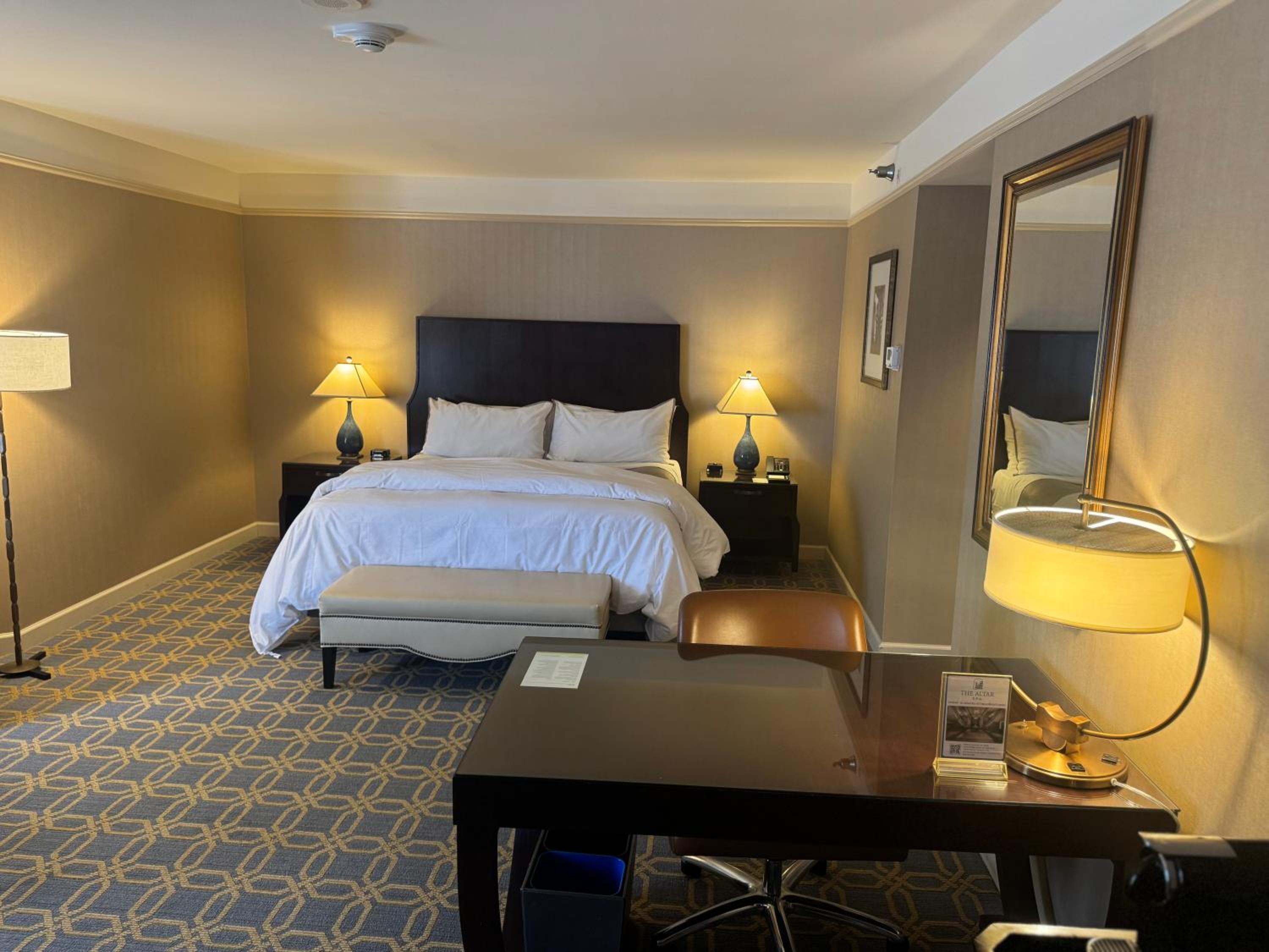 Junior Suite, 1 King, Sofa bed, Courtyard view thumbnail 6
