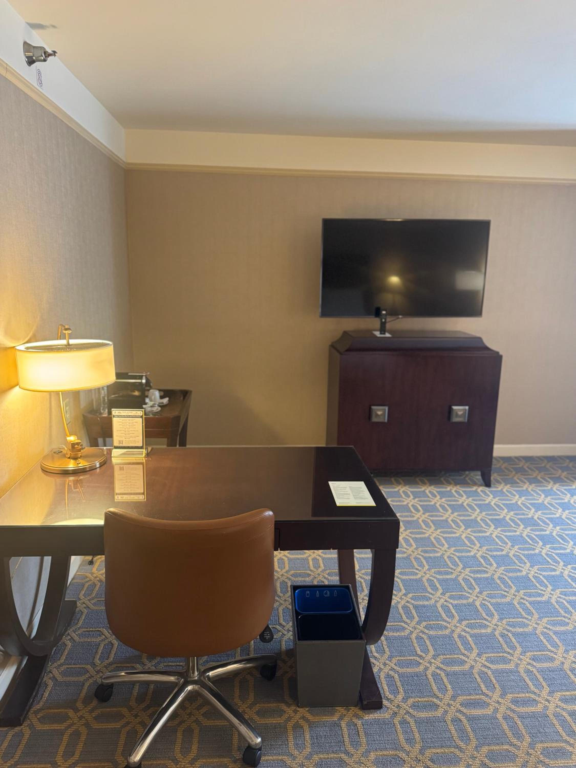 Junior Suite, 1 King, Sofa bed, Courtyard view thumbnail 5