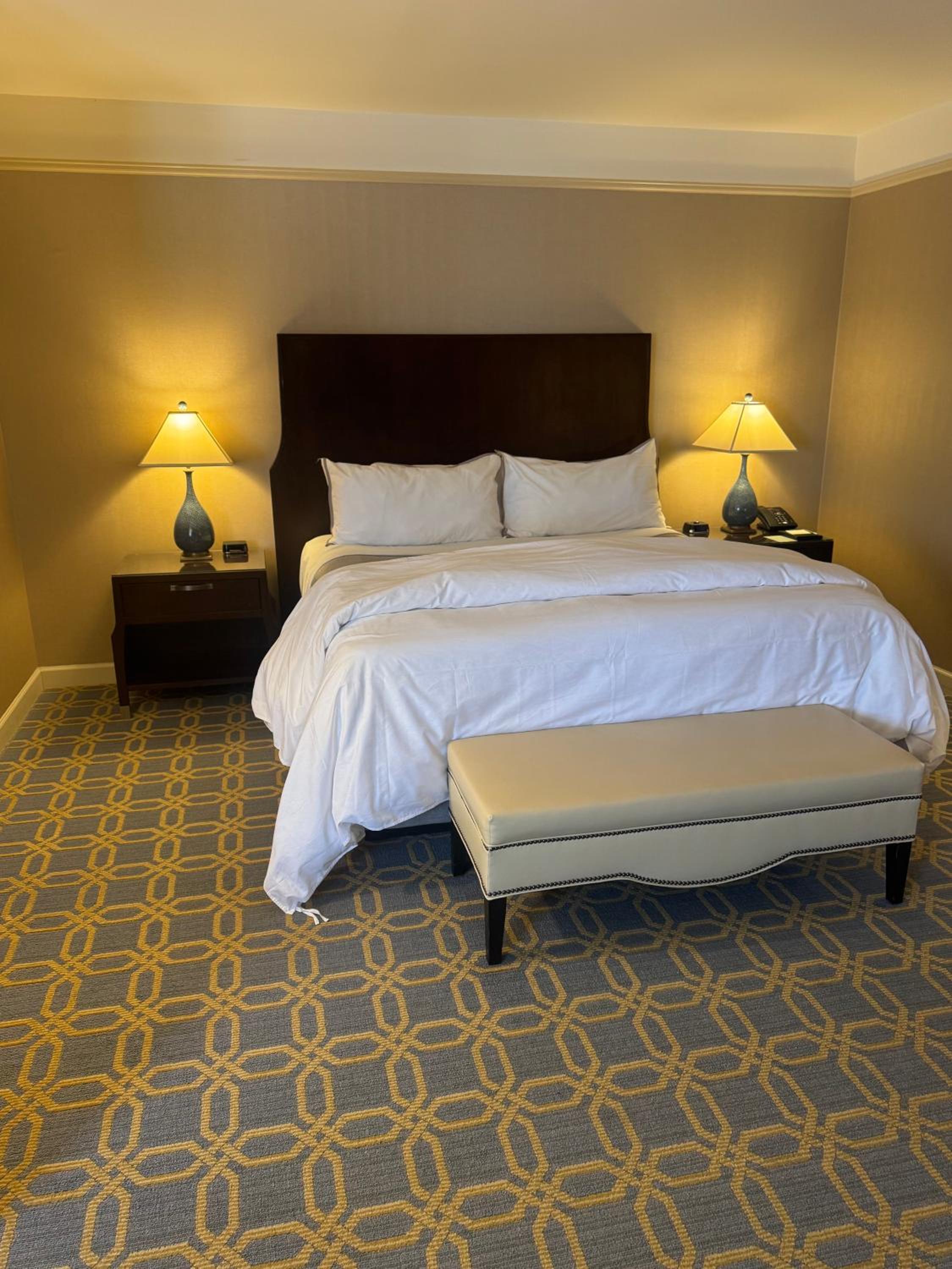 Traditional King Room with Roll-in Shower - Mobility Accessible