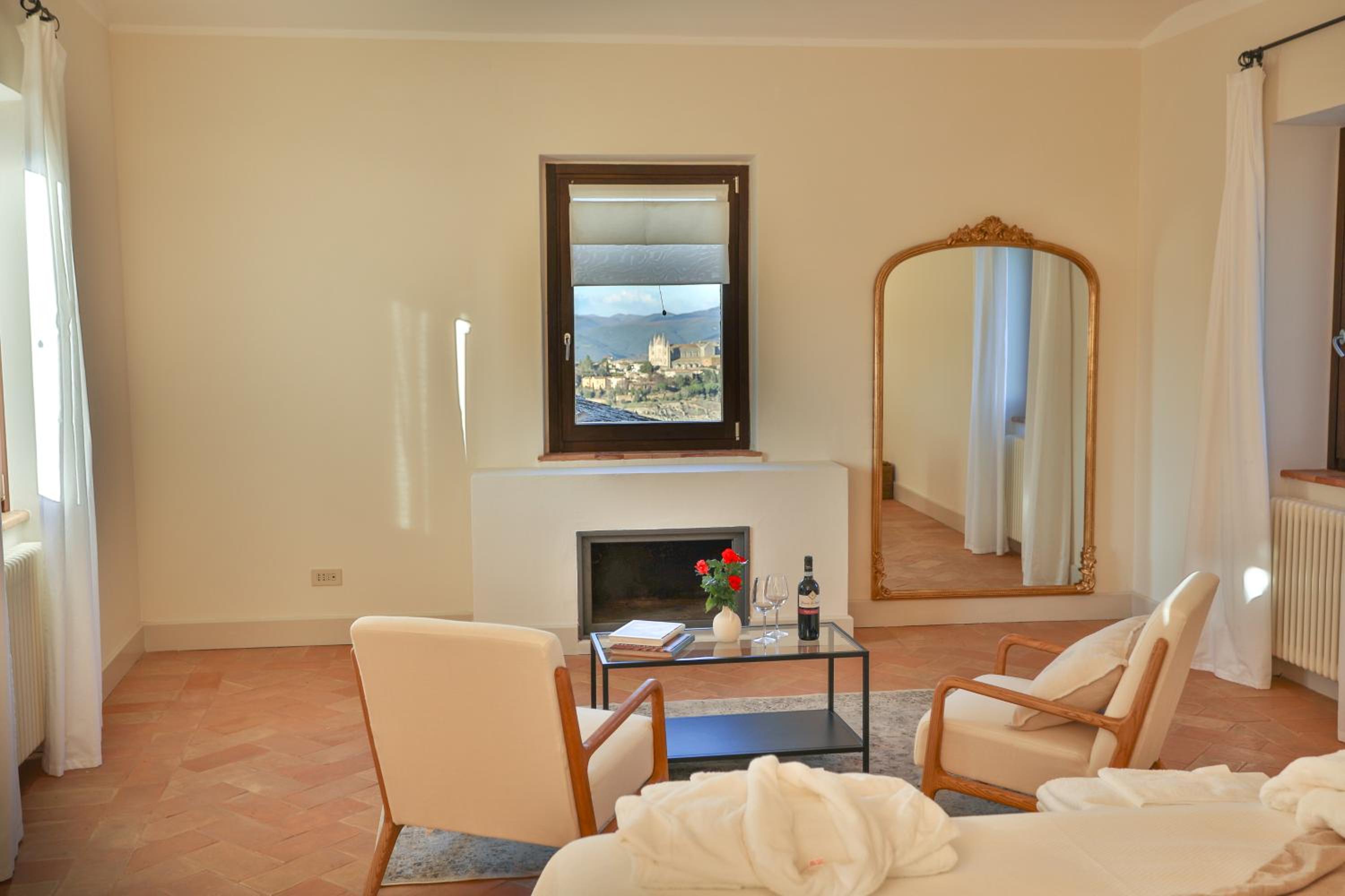 Suite with City View photo 3
