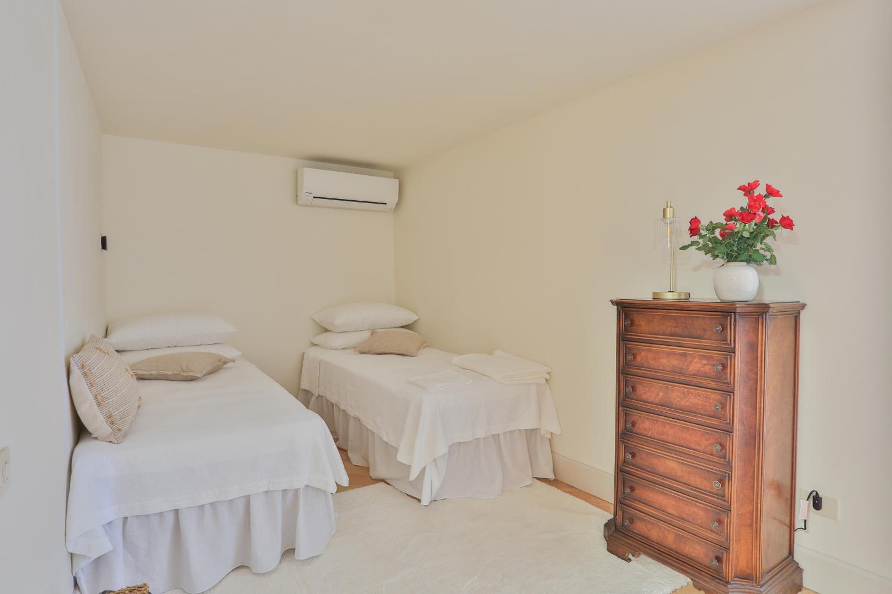 Family Room with Garden View photo 3