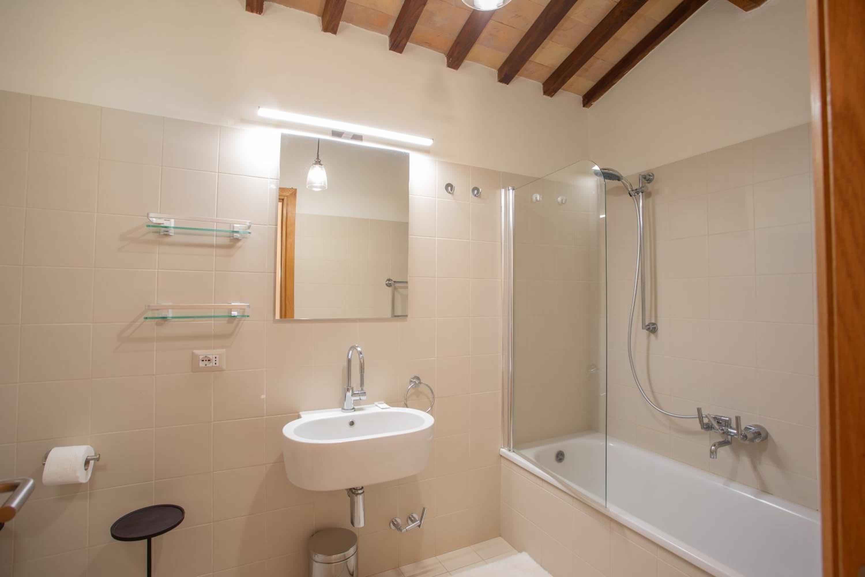 Suite with City View - Photo 3