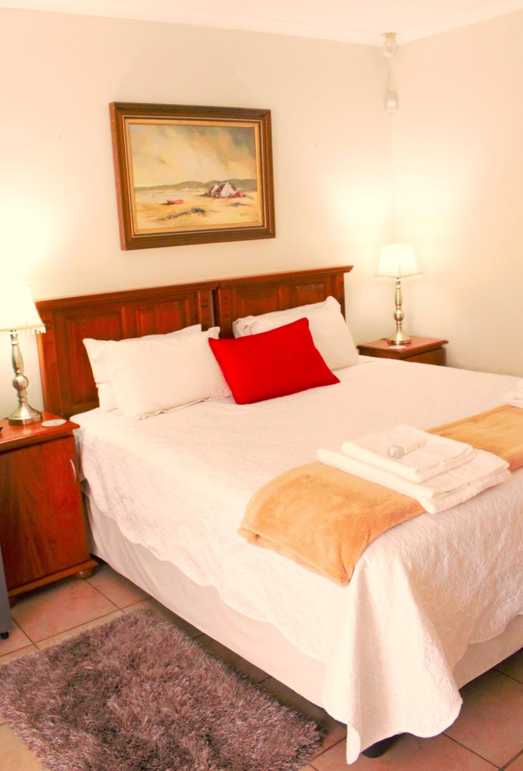 Double or Twin Room with Private Bathroom photo 3