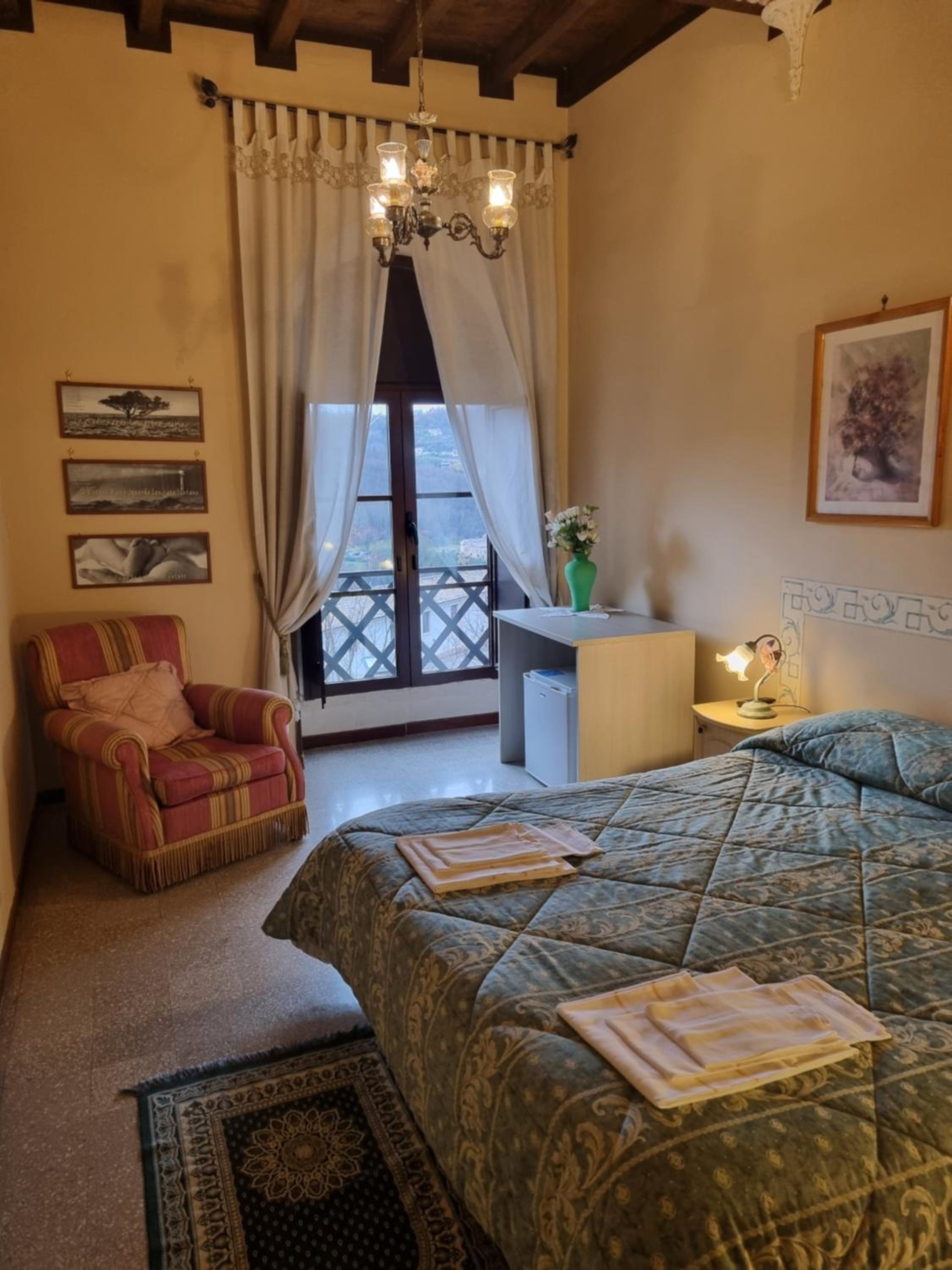 Standard Double Room - Photo 8