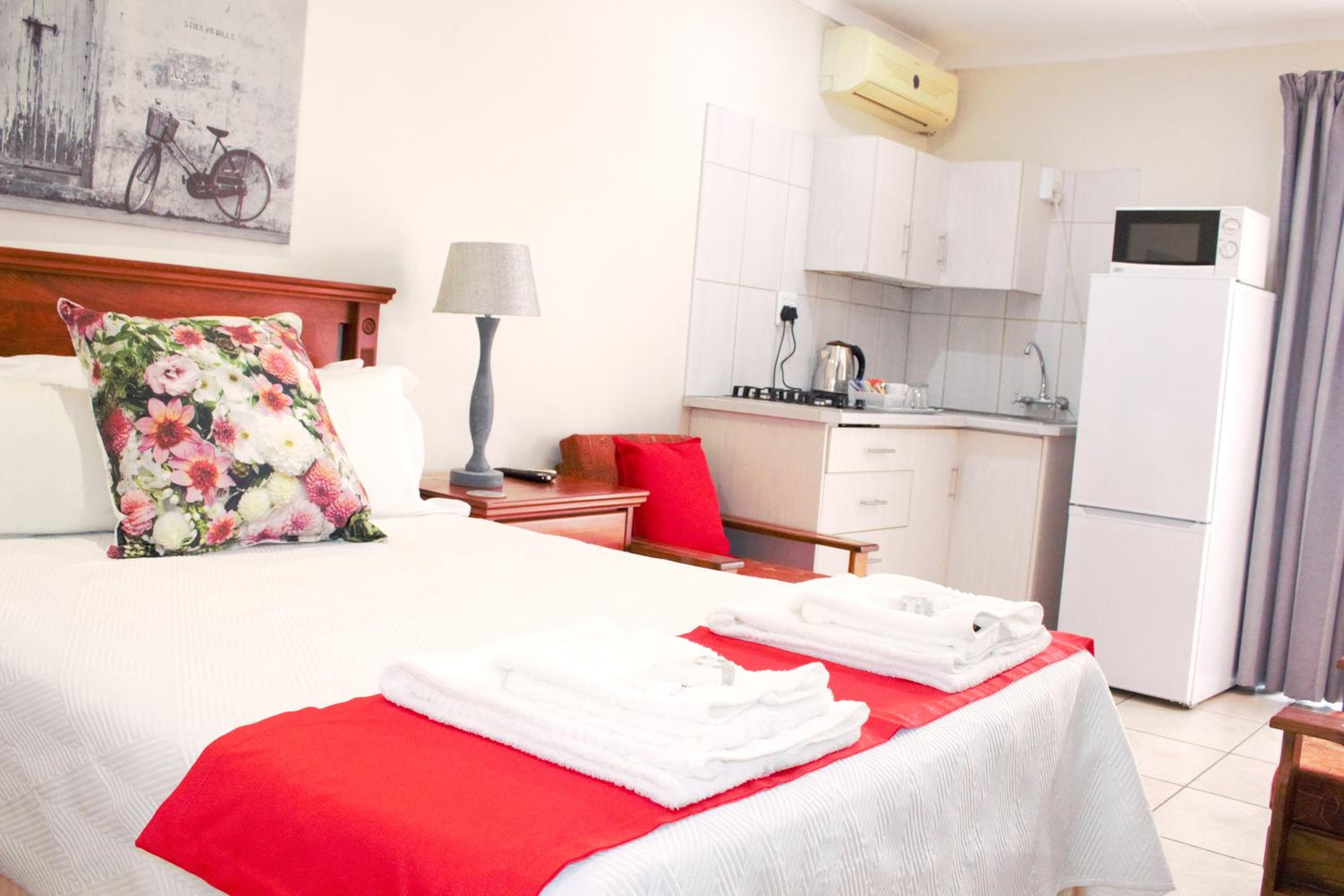 Double Room with Private Bathroom photo 1