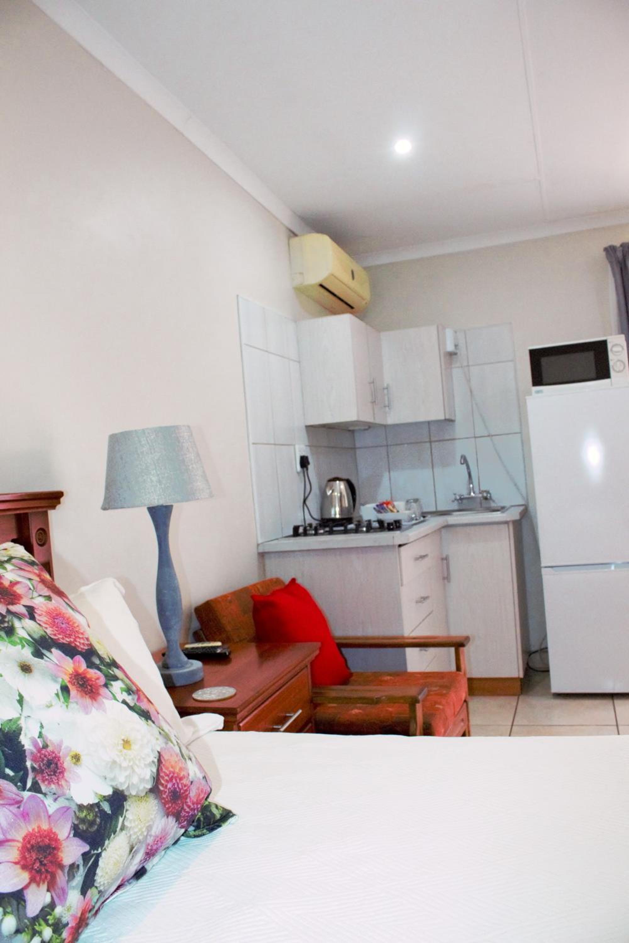 Double Room with Private Bathroom photo 2