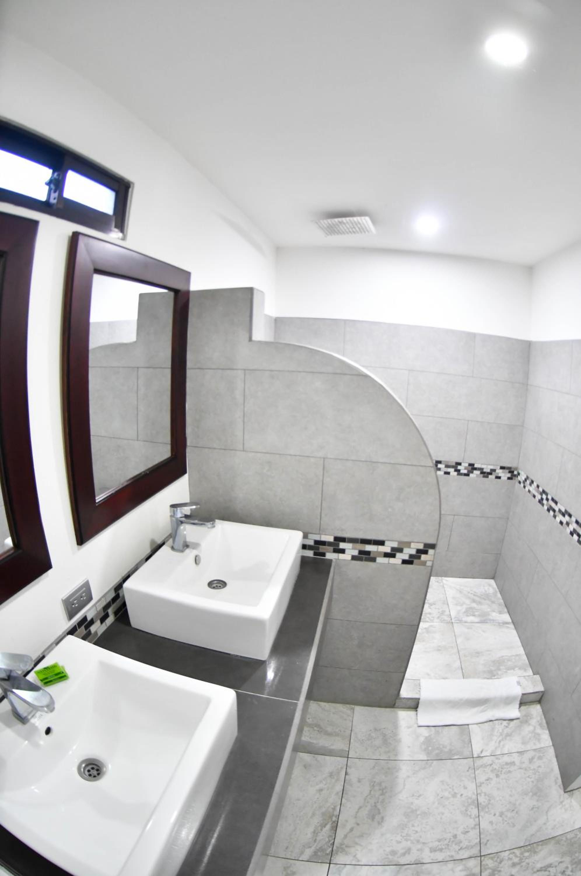 Superior Deluxe Double or Twin Room  photo 1
