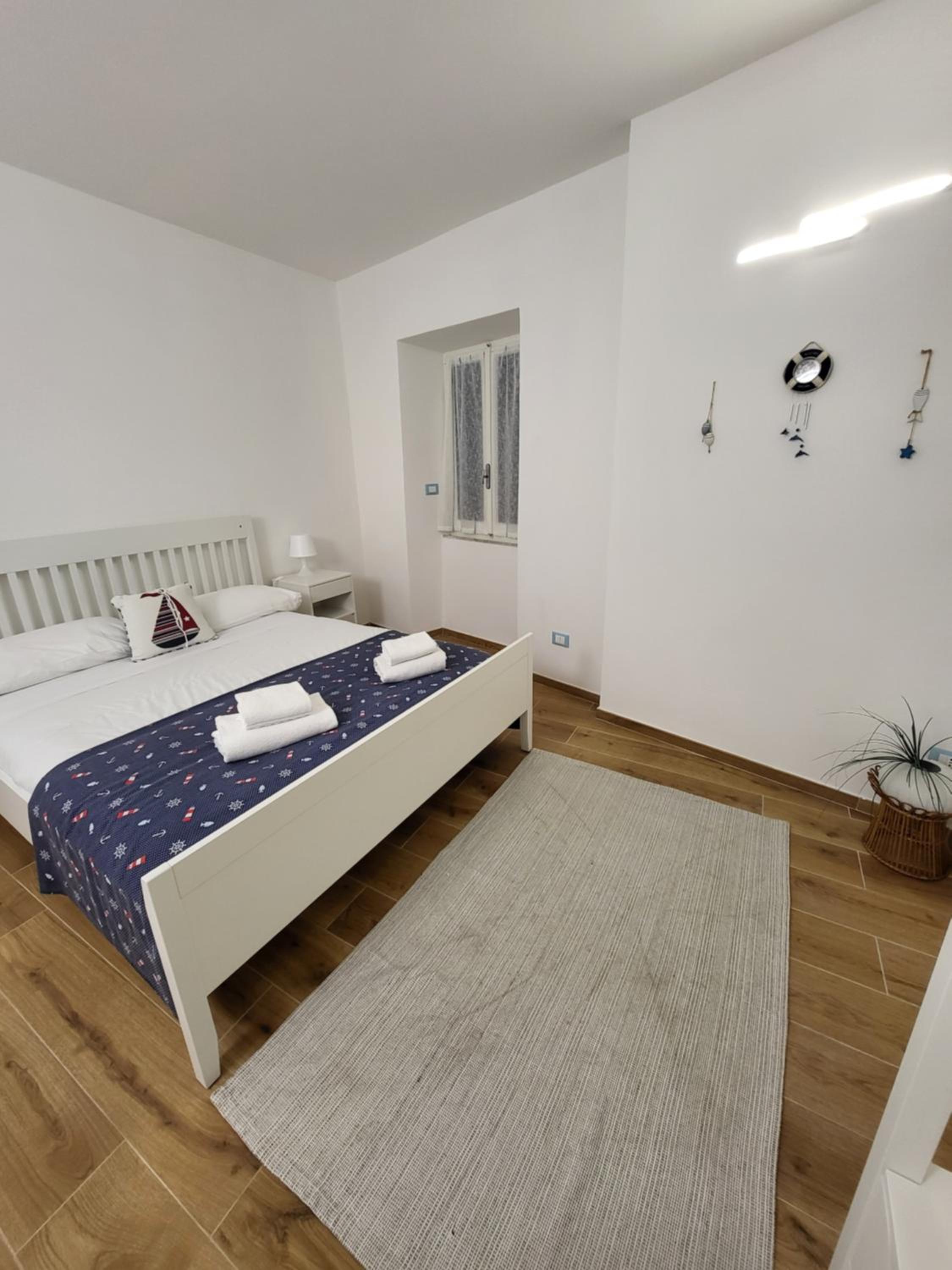 Double Room with Private External Bathroom - Photo 16