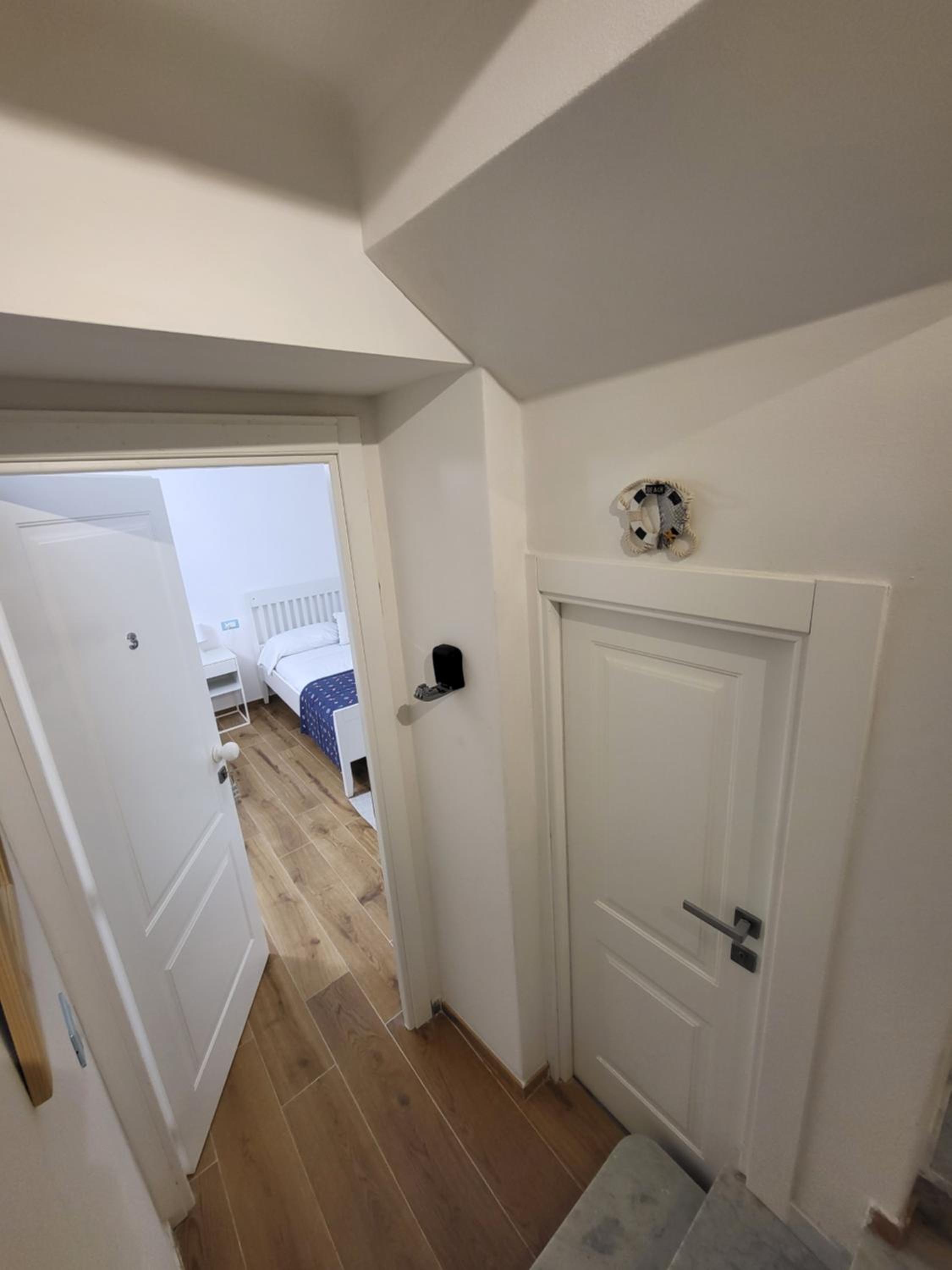 Double Room with Private External Bathroom - Photo 23