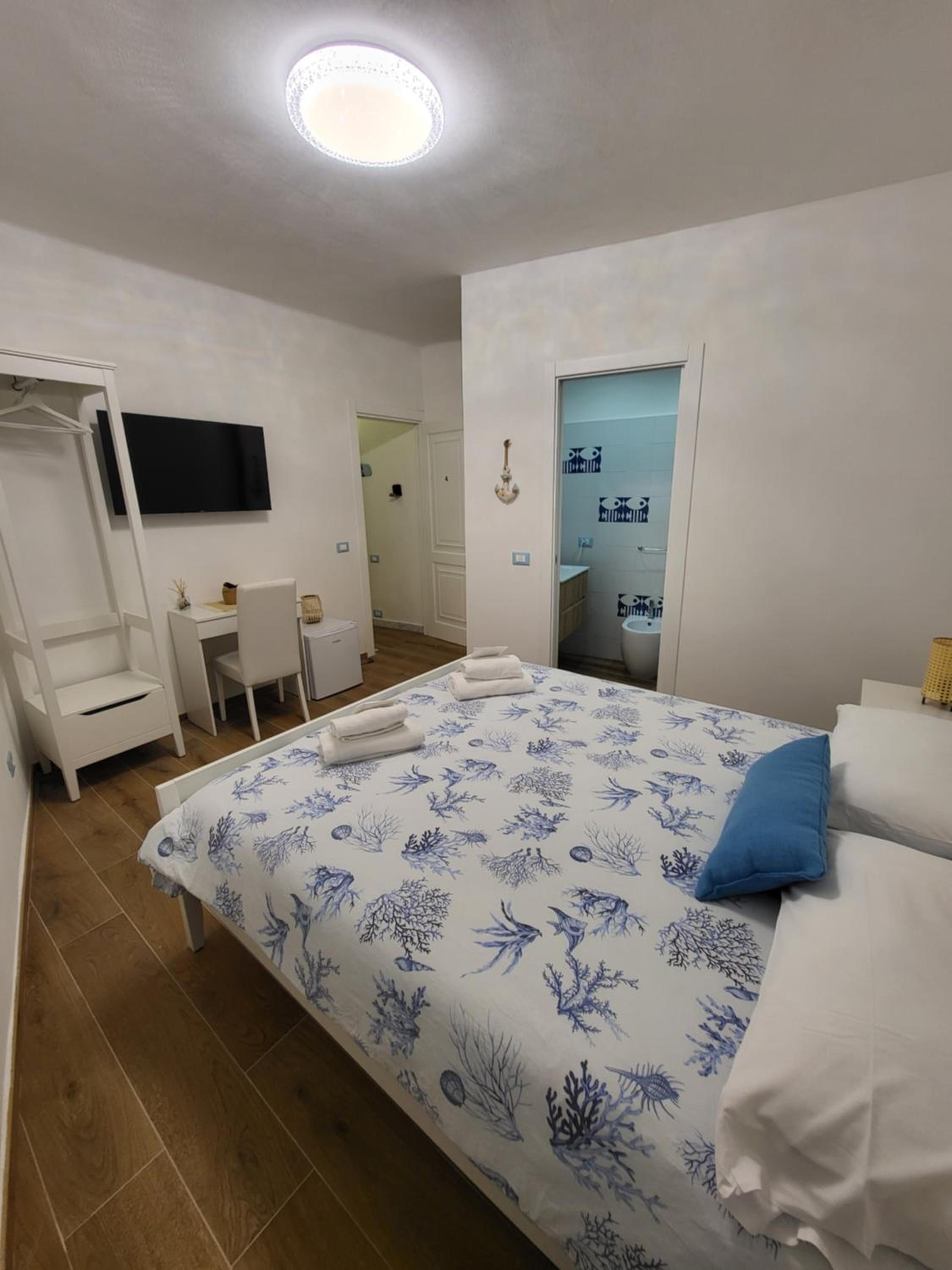 Deluxe Room - Photo 4