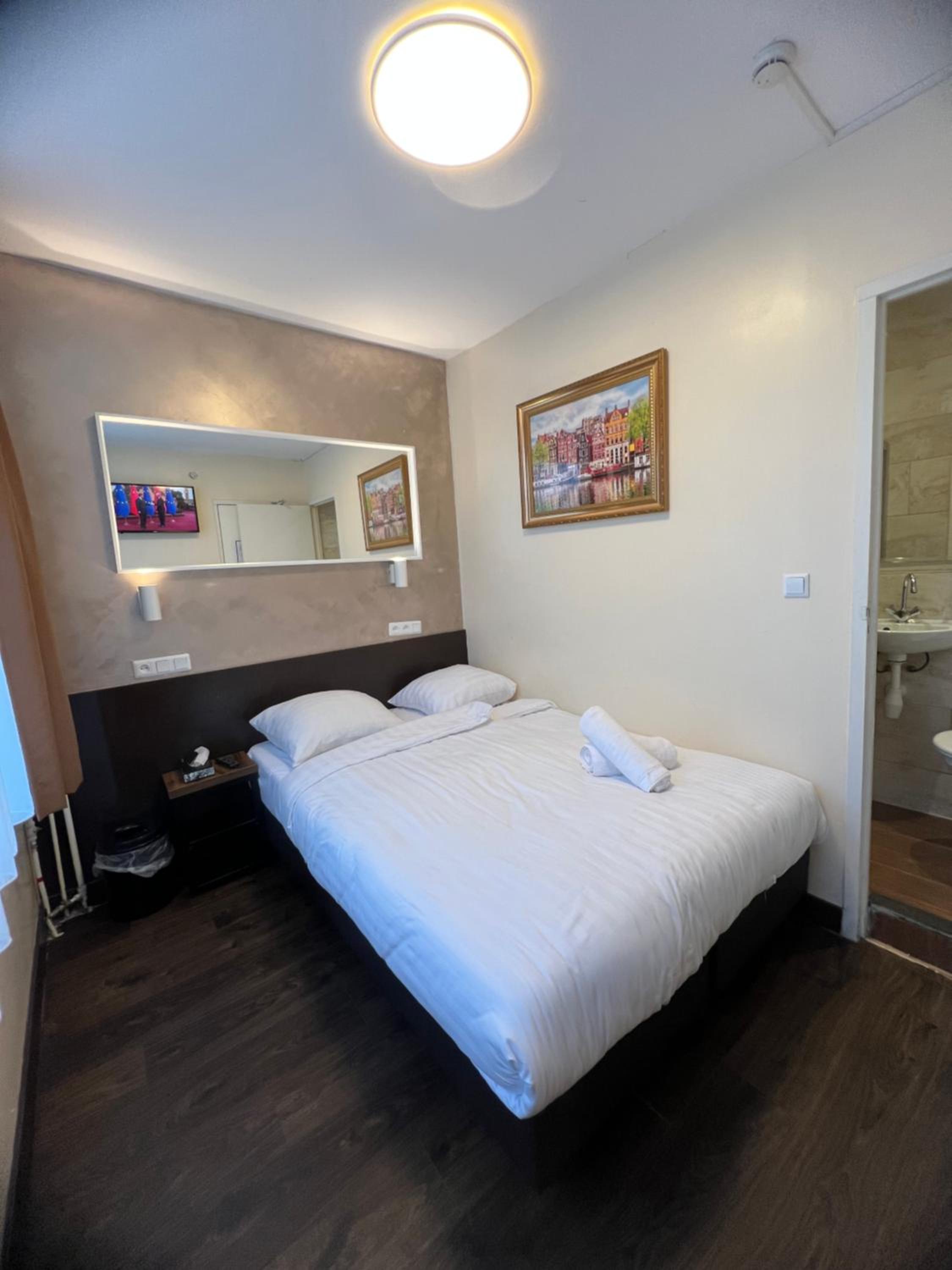 Double Room with Private Bathroom photo 3