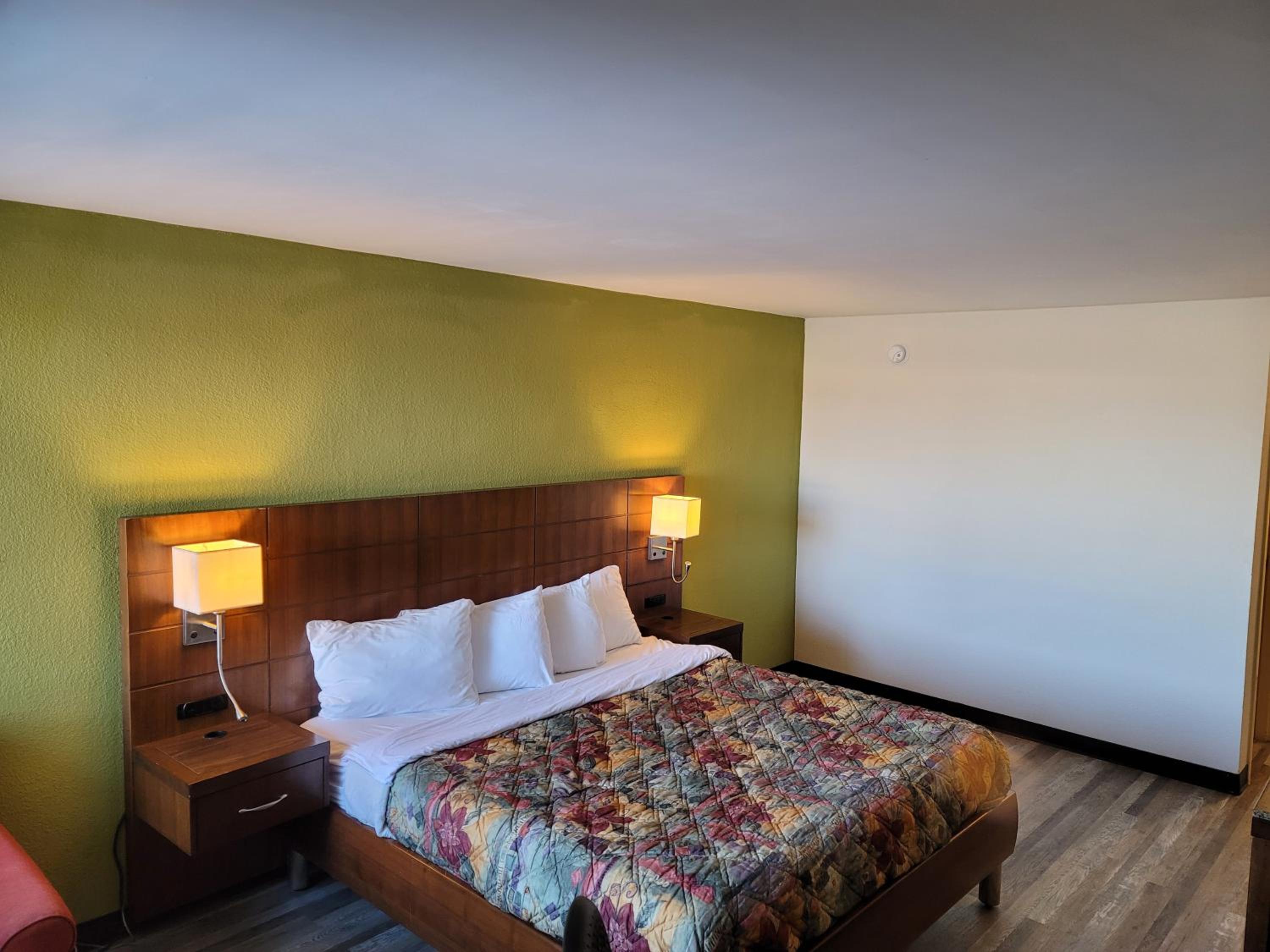 2 Queen Beds Non-Smoking - Photo 1