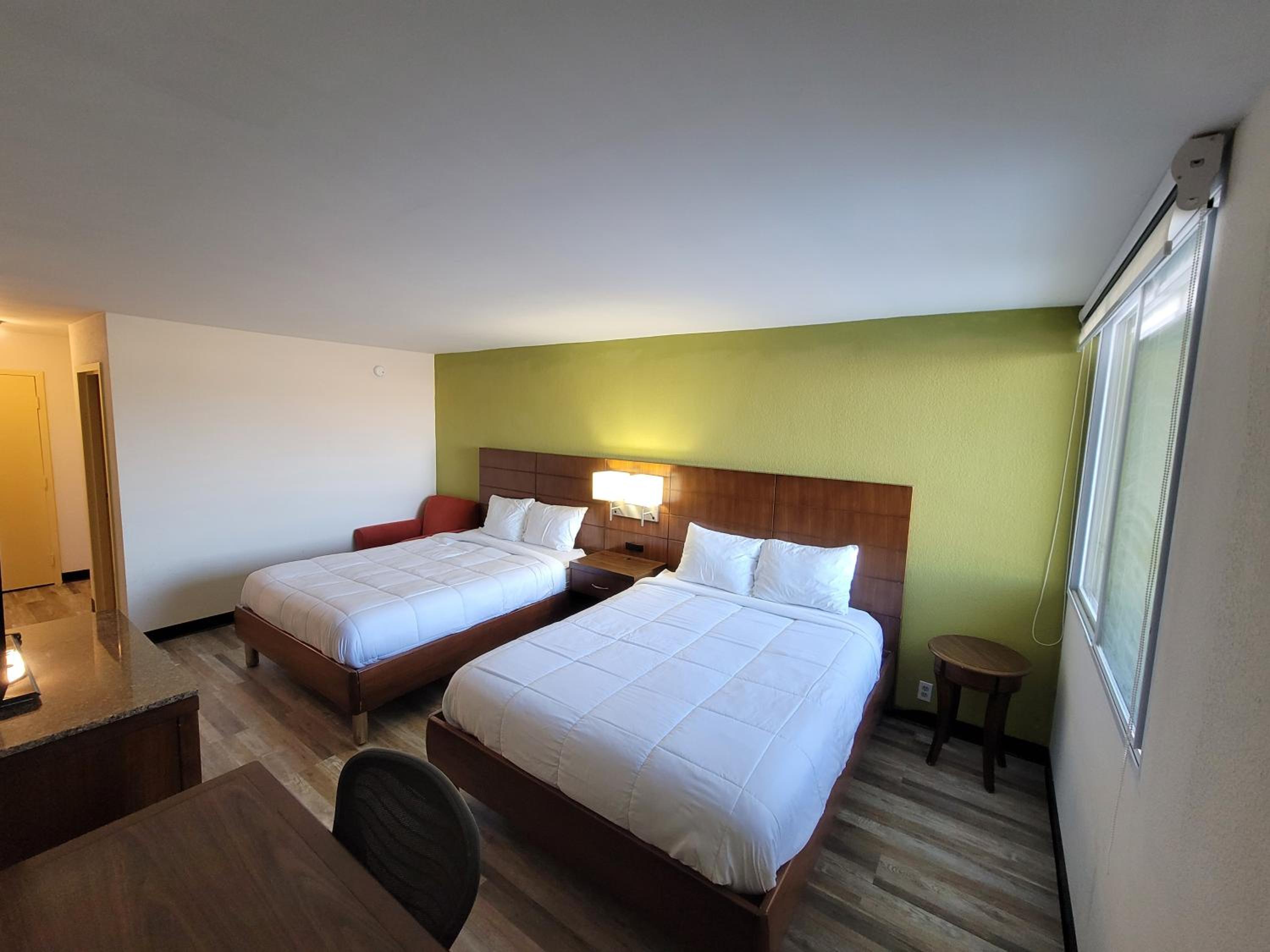 2 Queen Beds Non-Smoking - Photo 7