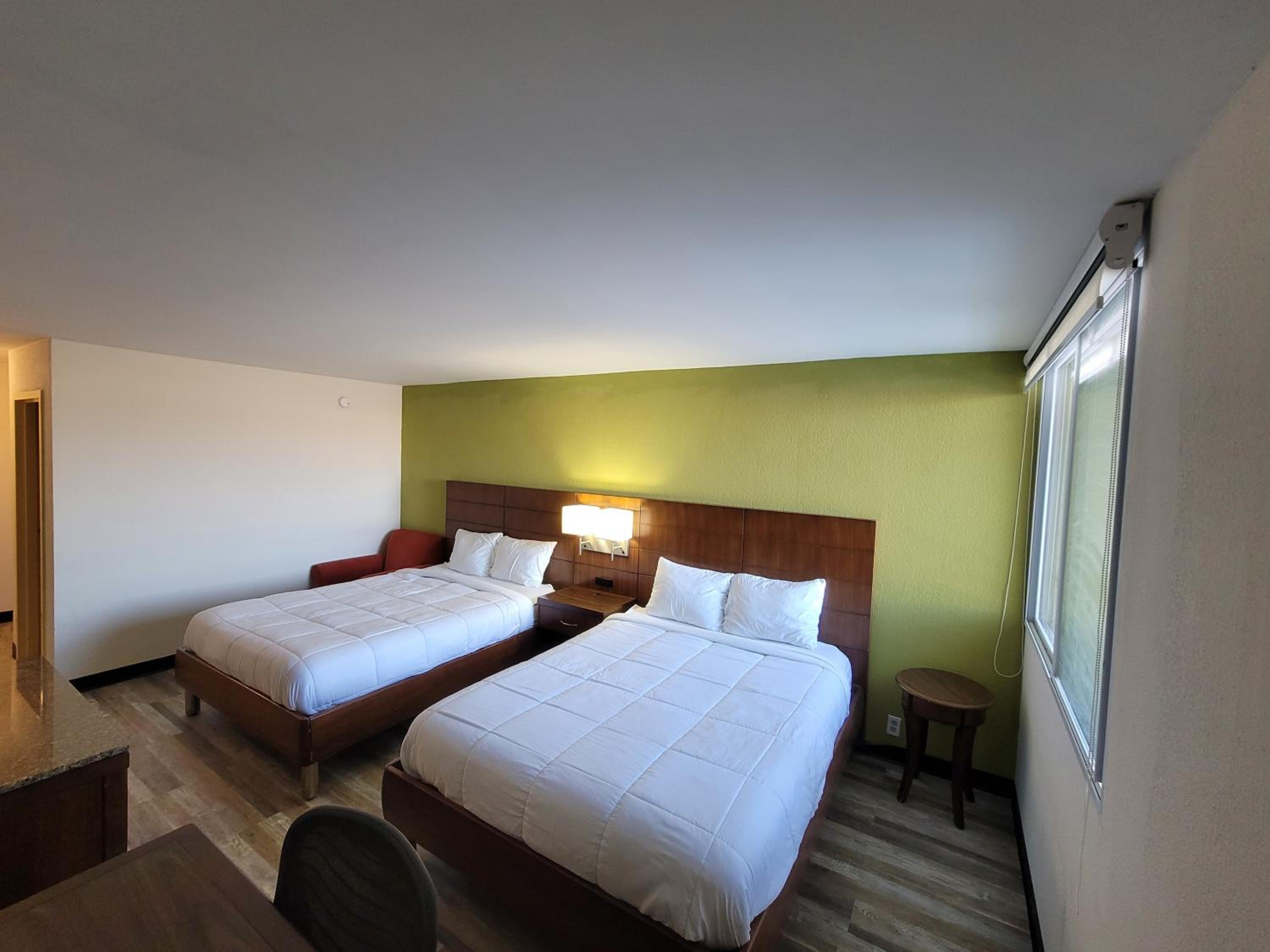 2 Queen Beds Non-Smoking - Photo 6