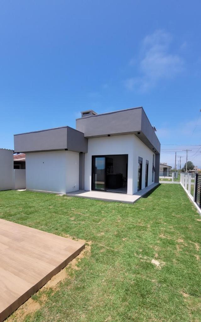 Three-Bedroom House photo 2