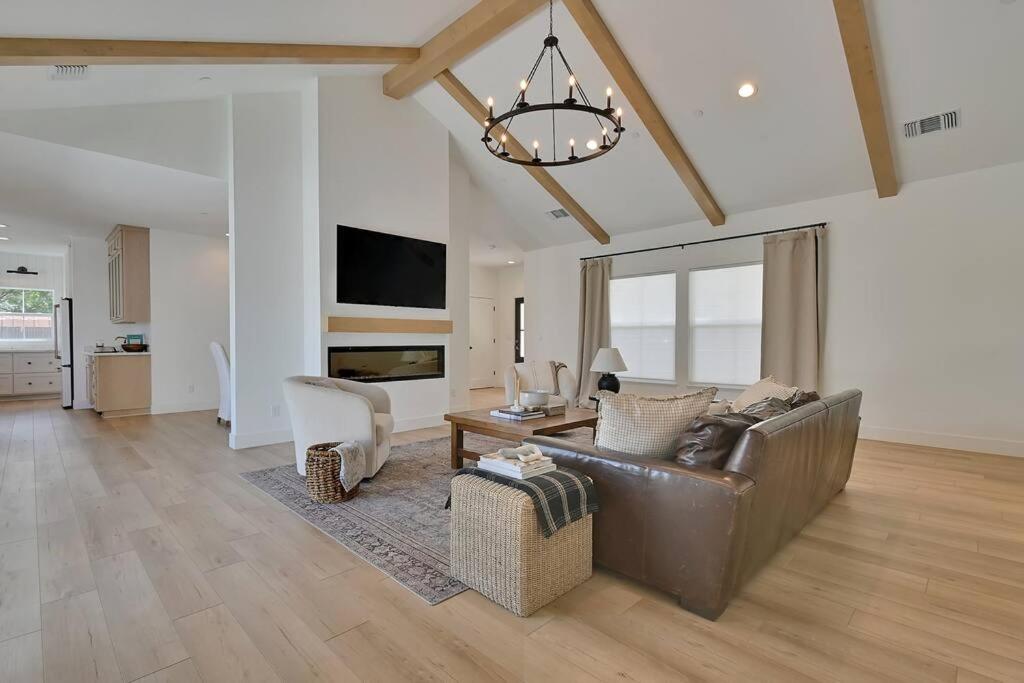 Four-Bedroom House photo 1