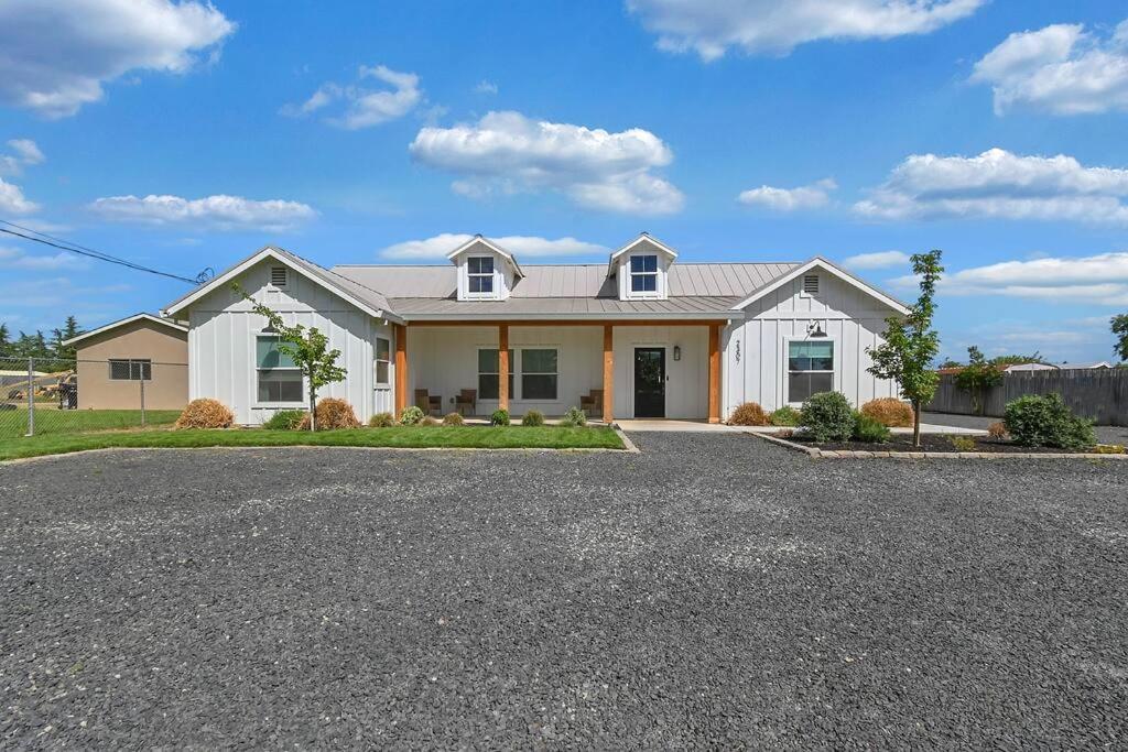 Four-Bedroom House photo 2